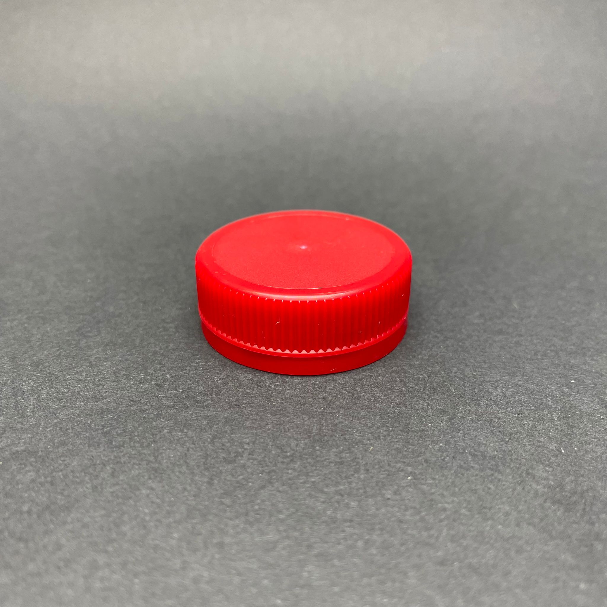 38 Mm Vidalı Kilitli Plastik Kapak Kırmızı - Su Peti Kapağı - Kilitli