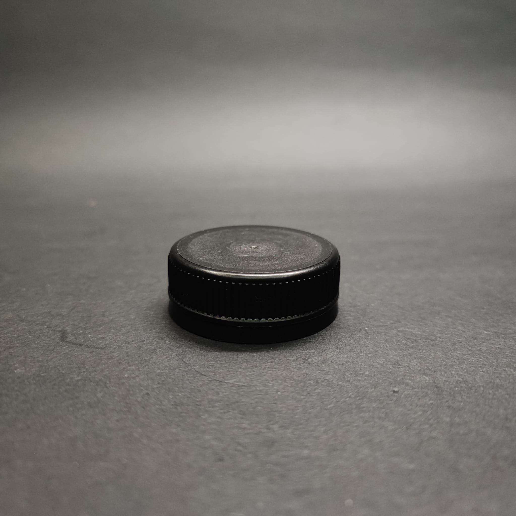 38 Mm Vidalı Kilitli Plastik Kapak Siyah - Su Peti Kapağı - Kilitli