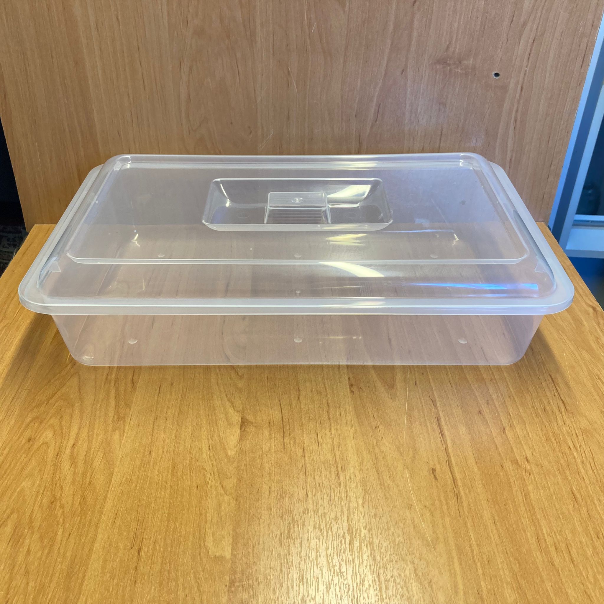 4 No Dikdörtgen Gıda Kabı - Random Kapaklı (Şarküteri, Fırın, Pastanelerde Vs Kullanılır) Cm En Boy 40X31 Yükseklik 8 Cm (5500 Cc Hacmi)