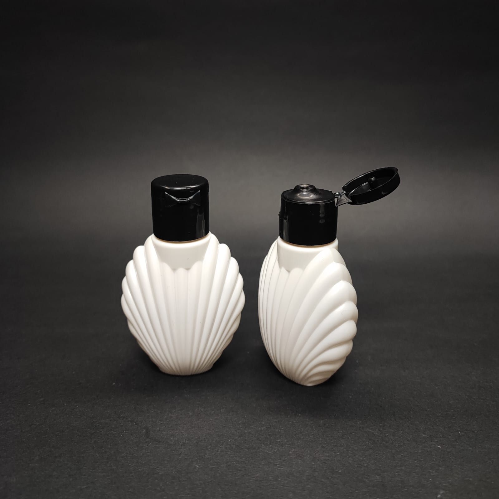 40 Cc İstiridye Kolonya Şişesi - Siyah Fliptop Kapaklı - 40 Ml Akıtıcılı Campet Plastik Kolonya Şişesi