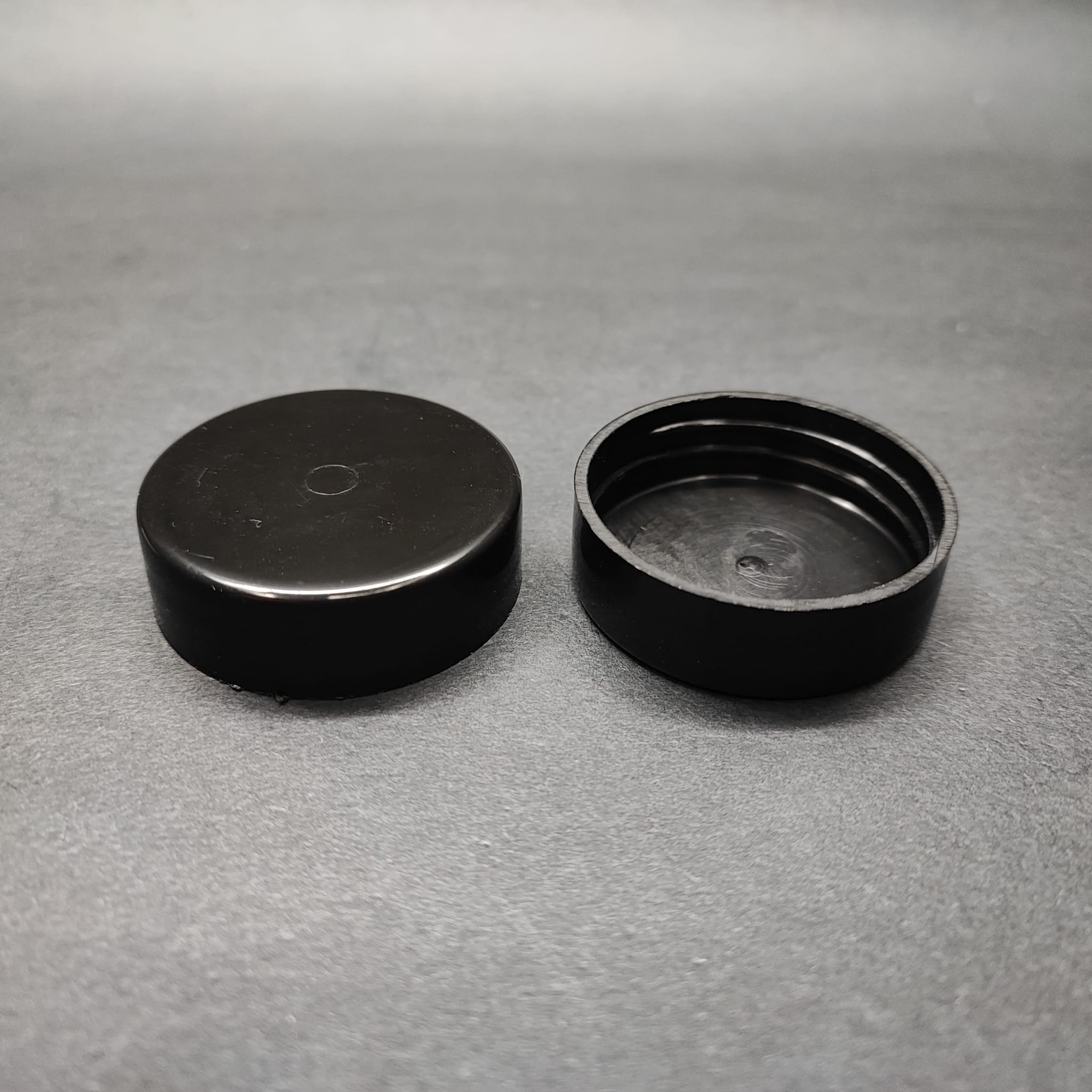 41 Mm Vidalı Plastik Kapak Siyah