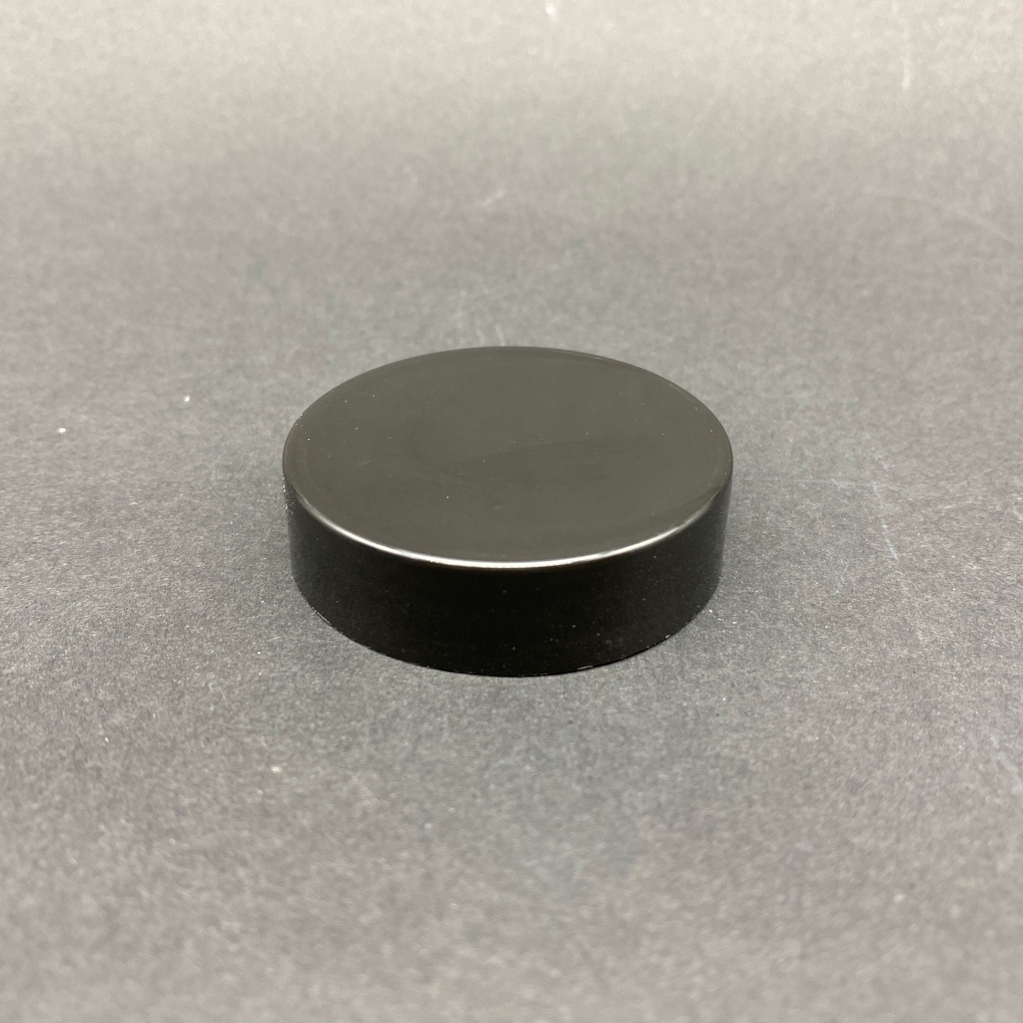 47 Mm Vidalı Siyah (30 Cc Cam Amber Krem Kavanozuna Uyar)
