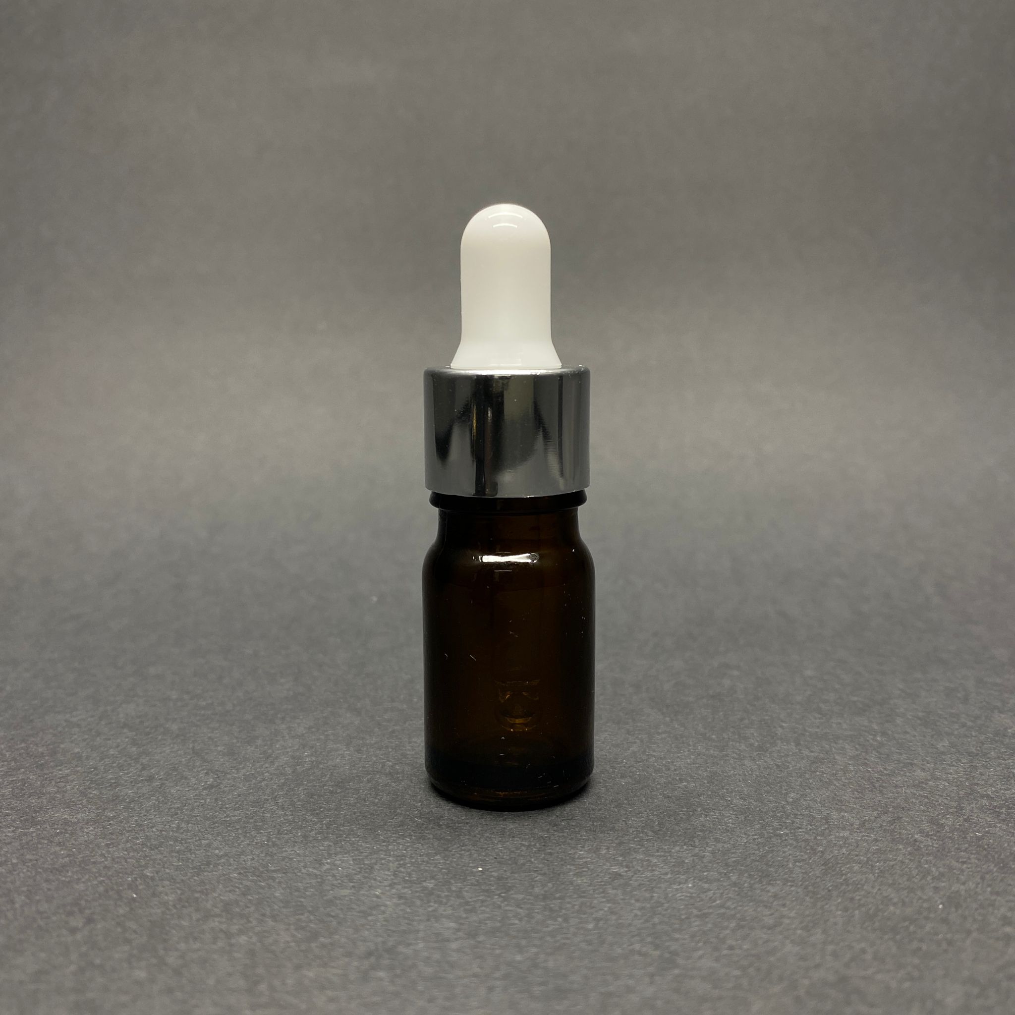 5 Cc Amber Cam Damlalıklı Şişe - Beyaz Emzik - Gümüş Metalik Kapak - 5 Ml Kahverengi Cam Damlalıklı Şişe