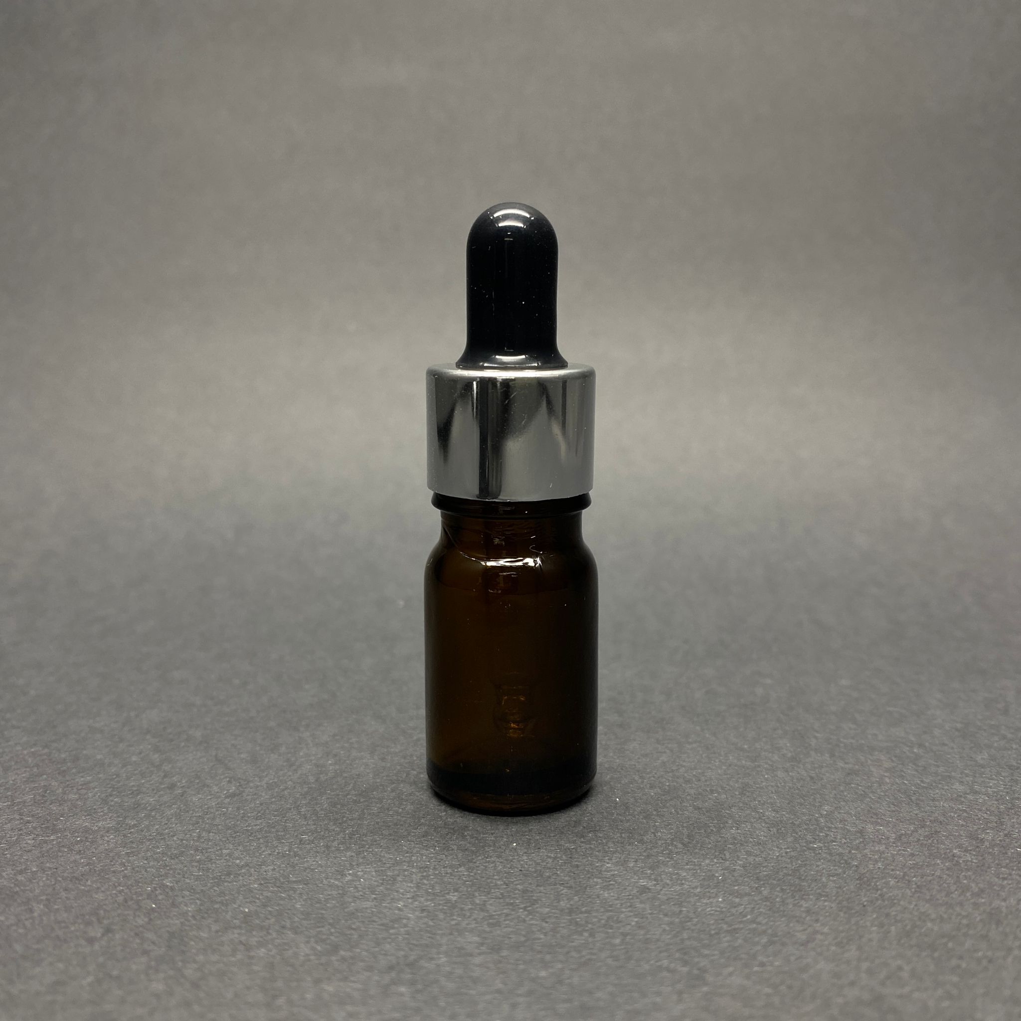 5 Cc Amber Cam Damlalıklı Şişe - Siyah Emzik - Gümüş Metalik Kapak - 5 Ml Kahverengi Cam Damlalıklı Şişe