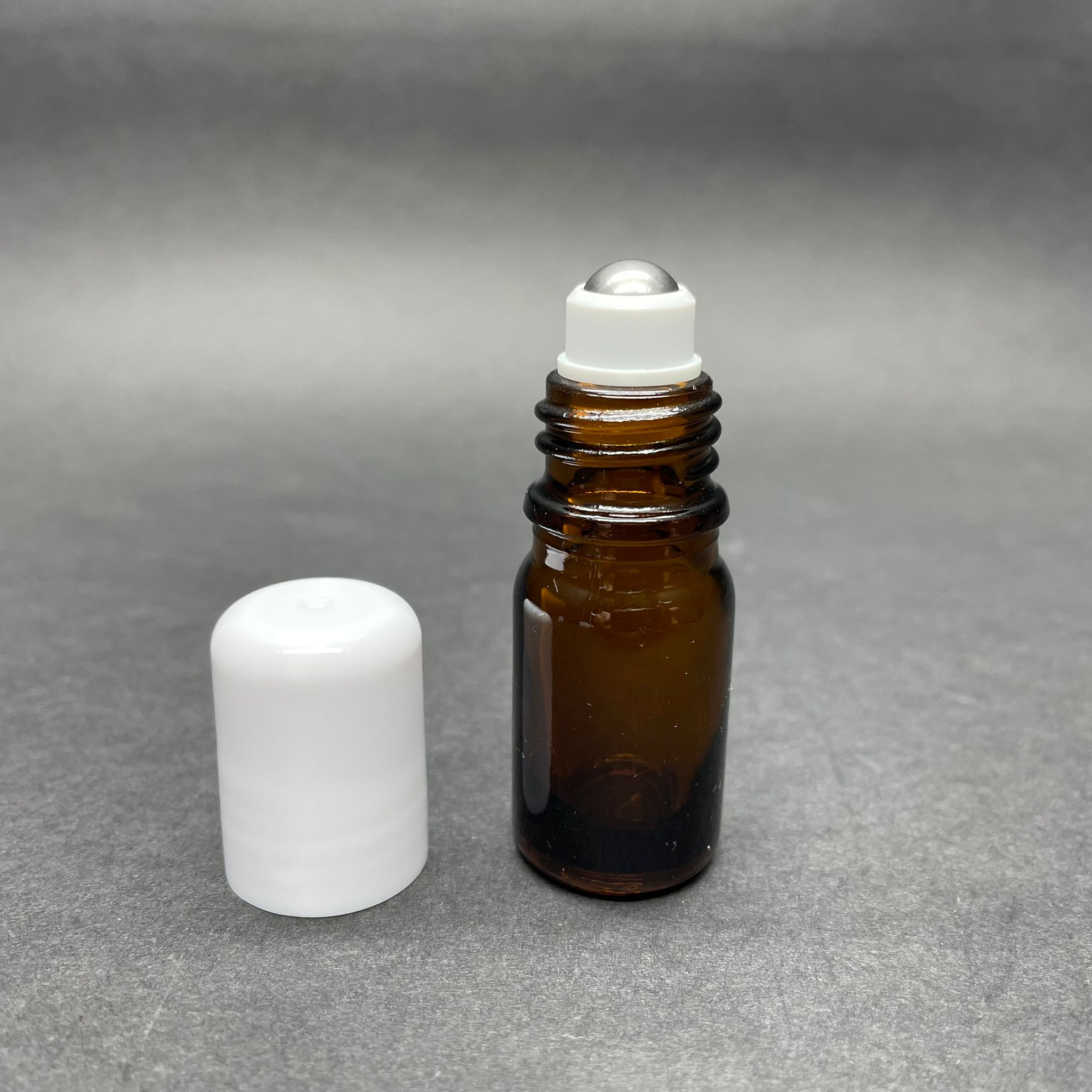 5 Cc Amber Cam Roll-On Şişesi - Beyaz Kapaklı -  5 Ml Çelik Bilyeli Şişe - Cam Roll On Şişe - Cam Esans Şişesi