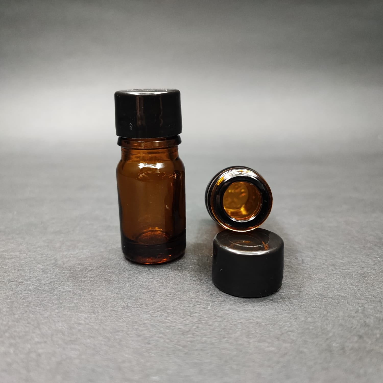 5 Cc Amber Cam Şişe + Kendinden Contalı Sızdırmaz Siyah Kapak - 5 Ml Kahverengi Kapaklı Cam Şişe