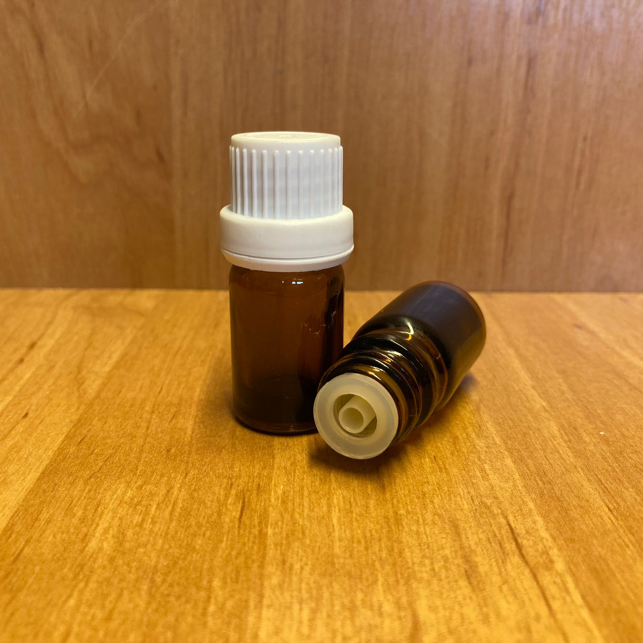 5 Cc Amber İçten Damlalıklı - Beyaz Kilit Kapaklı Cam Şişe - 5 Ml Kahverengi Standart İçten Damlalıklı Cam Şişe