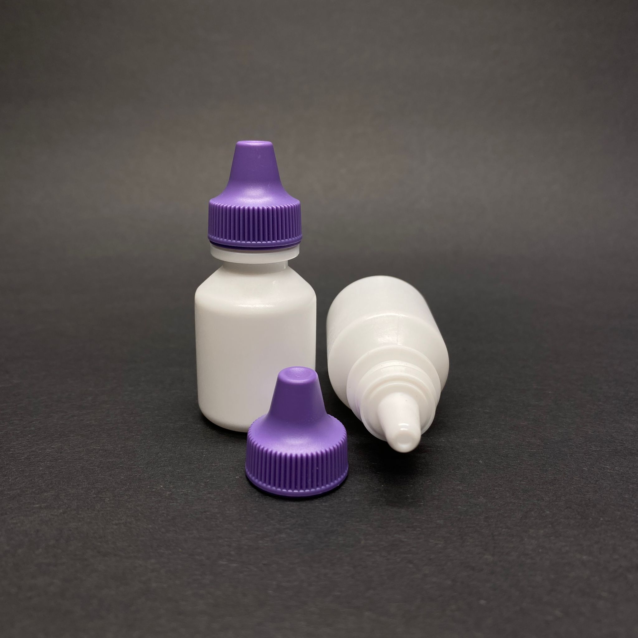 5 Cc Göz Damlası Şişesi Beyaz - Akıtıcılı - Morkapaklı - 5 Ml Damlalıklı Plastik Şişe - Kozmetik Ambalaj - Damlalıklı Boş Şişe (Silme 12 Cc Alır Çalkalama Payı Bırakılmıştır)