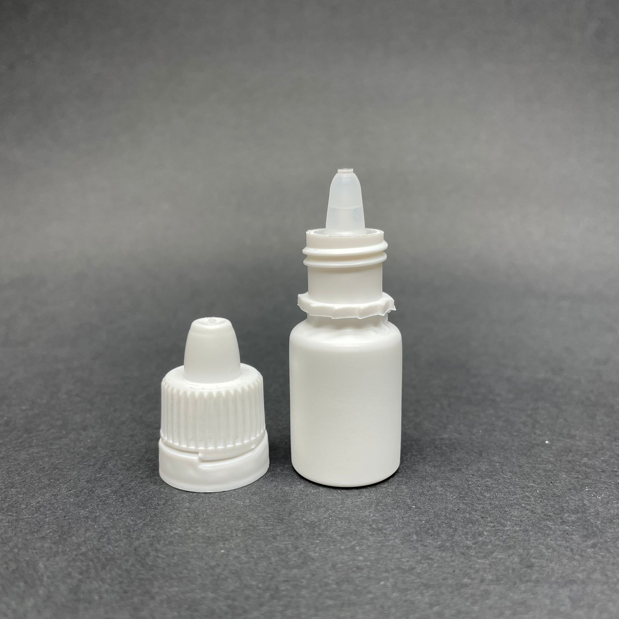 5 Cc Göz Damlası Şişesi Mat Beyaz - Akıtıcılı - Kilitli Kapaklı - 5 Ml Damlalıklı Plastik Şişe - Kozmetik Ambalaj - Damlalıklı Boş Şişe