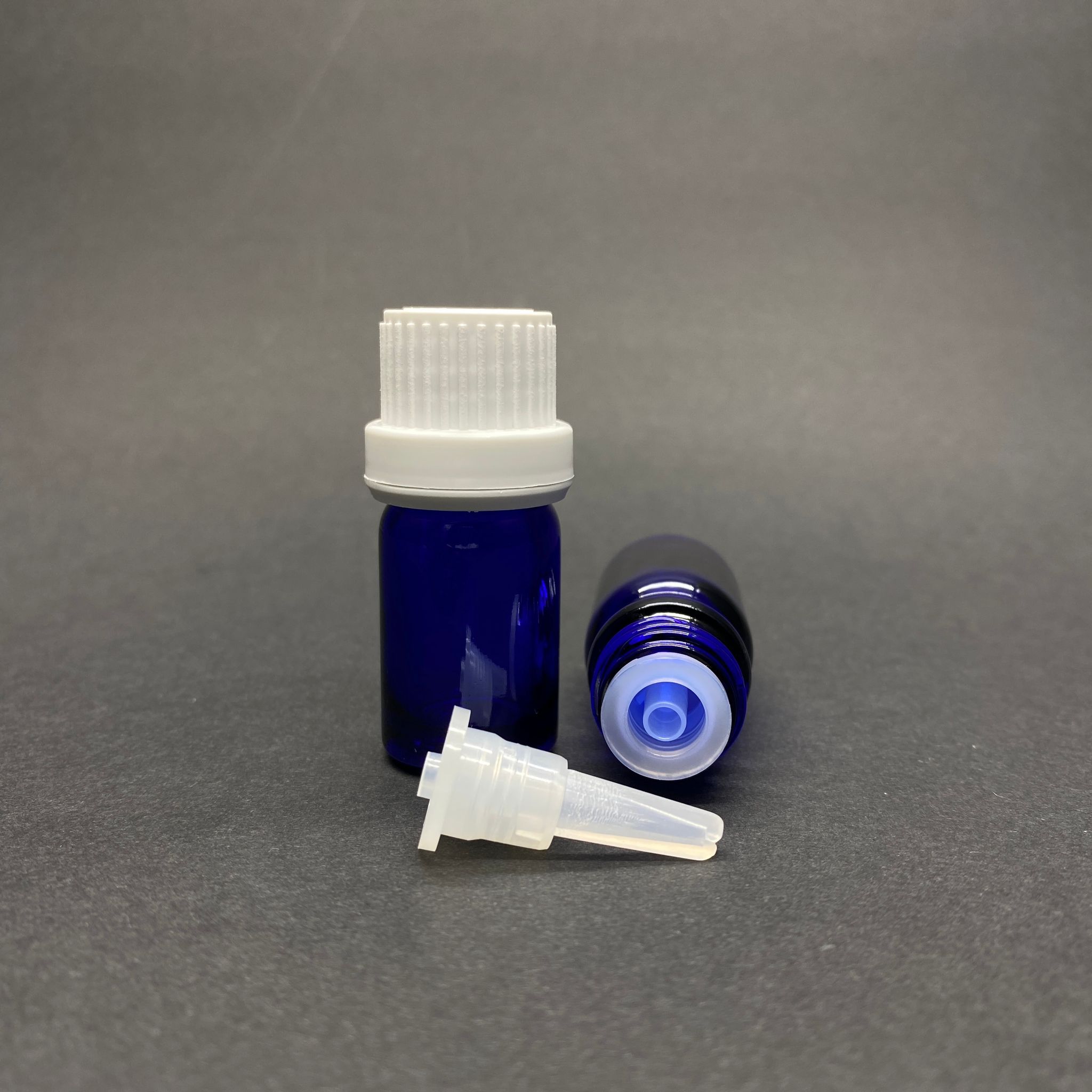5 Cc Mavi Cam Şişe - Beyaz Kilitli İçten Damlalıklı Kalın Kapaklı - 5 Ml Mavi İçten Damlalıklı Cam Şişe