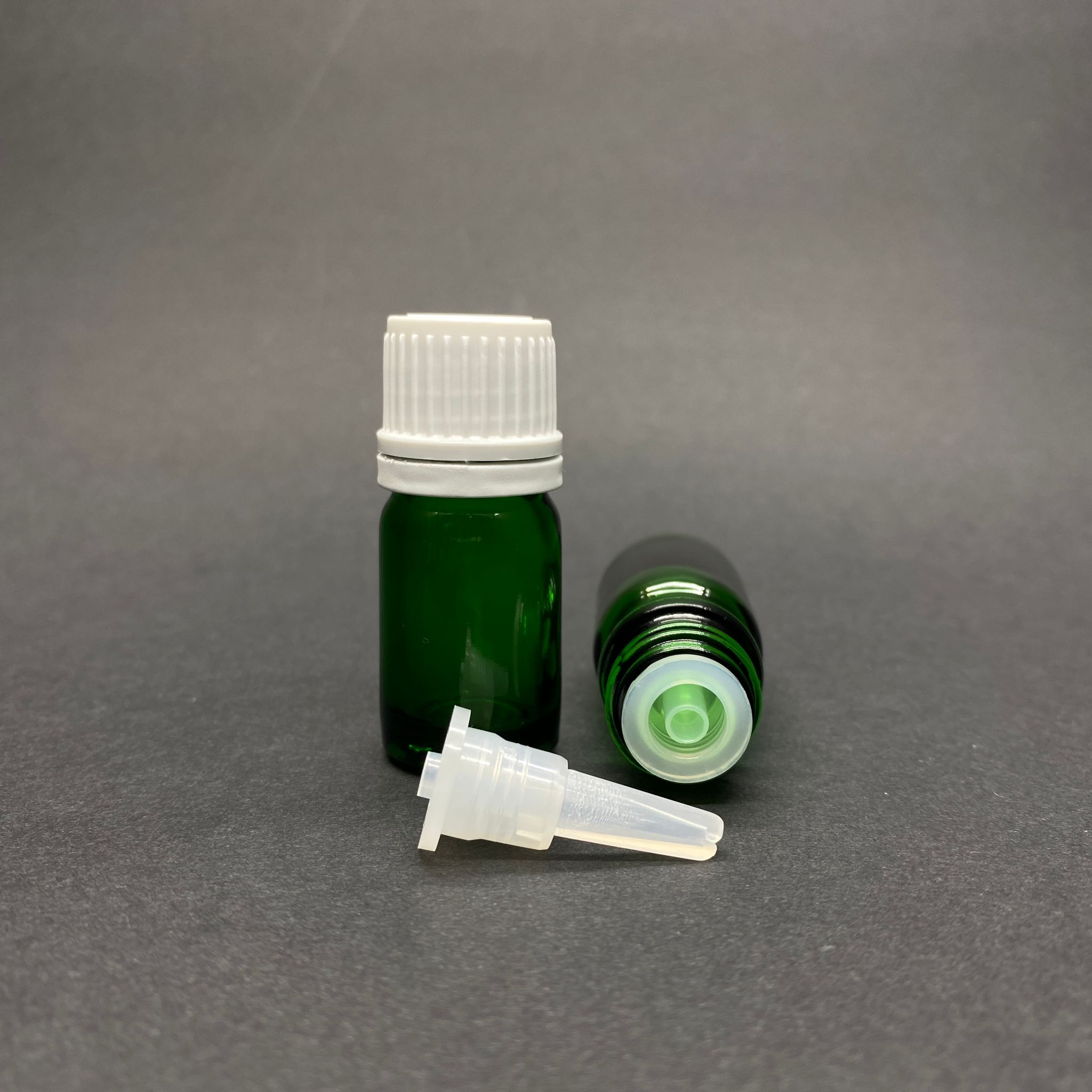 5 Cc Yeşil İçten Damlalıklı - Beyaz Kilit Kapaklı Cam Şişe - 5 Ml Yeşil Yeni İçten Damlalıklı Cam Şişe