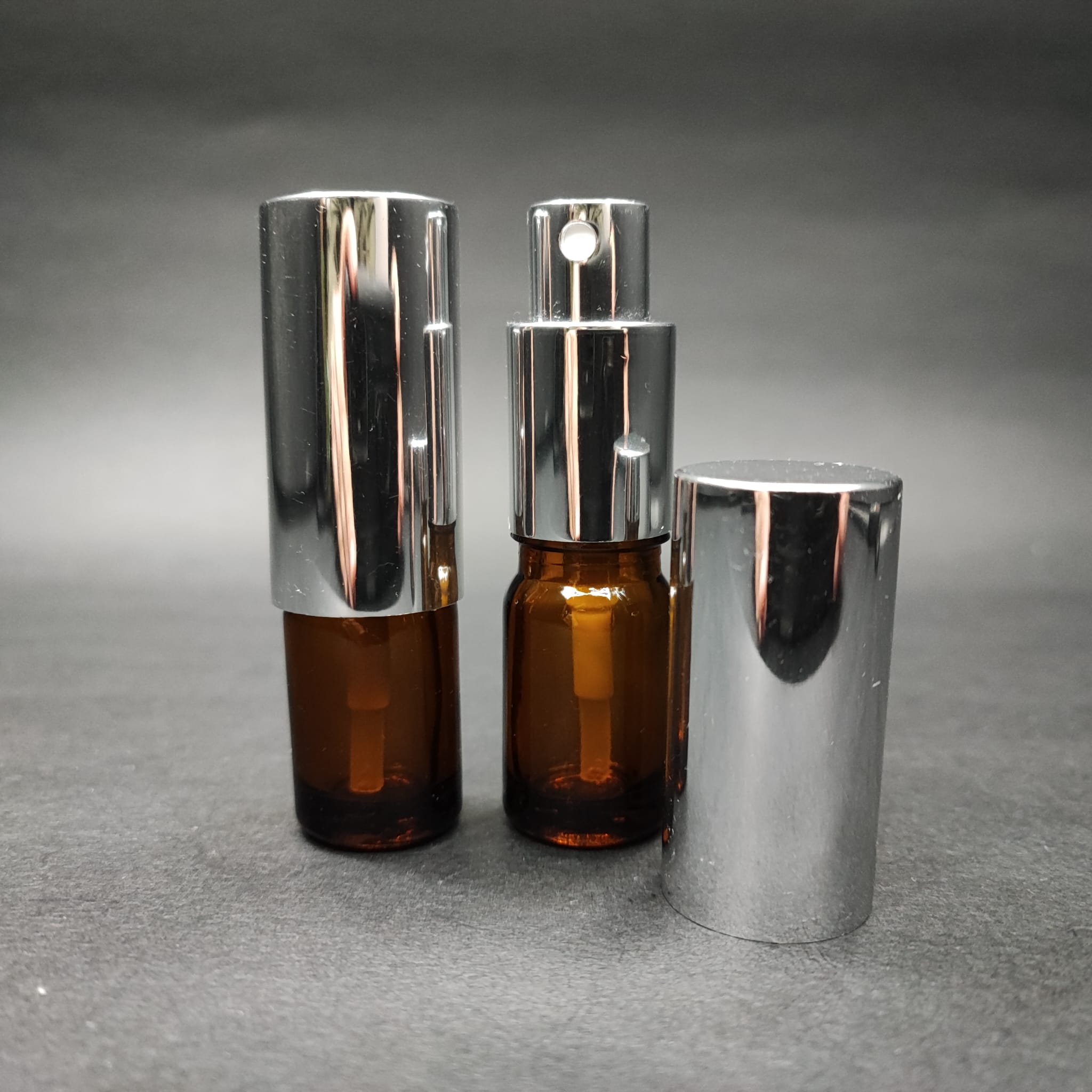 5 Ml Lüks Vidalı Valf Çevirme Parfüm Şişeleri - 5 Cc Amber Cam Şişe - Gümüş Metal Spreyli Kapaklı Set
