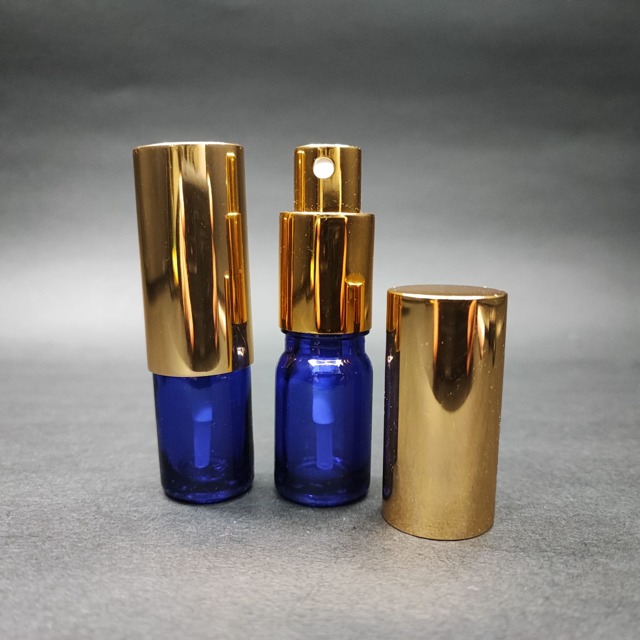 5 Ml Lüks Vidalı Valf Çevirme Parfüm Şişeleri - 5 Cc Mavi Cam Şişe - Gold Metal Spreyli Kapaklı Set