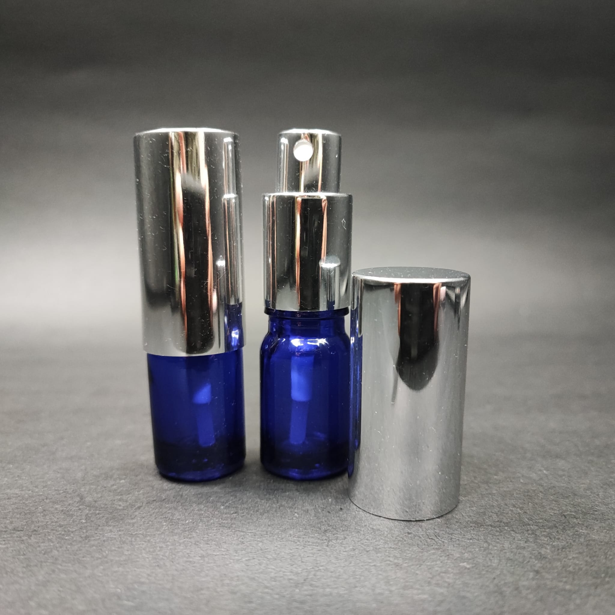 5 Ml Lüks Vidalı Valf Çevirme Parfüm Şişeleri - 5 Cc Mavi Cam Şişe - Gümüş Metal Spreyli Kapaklı Set