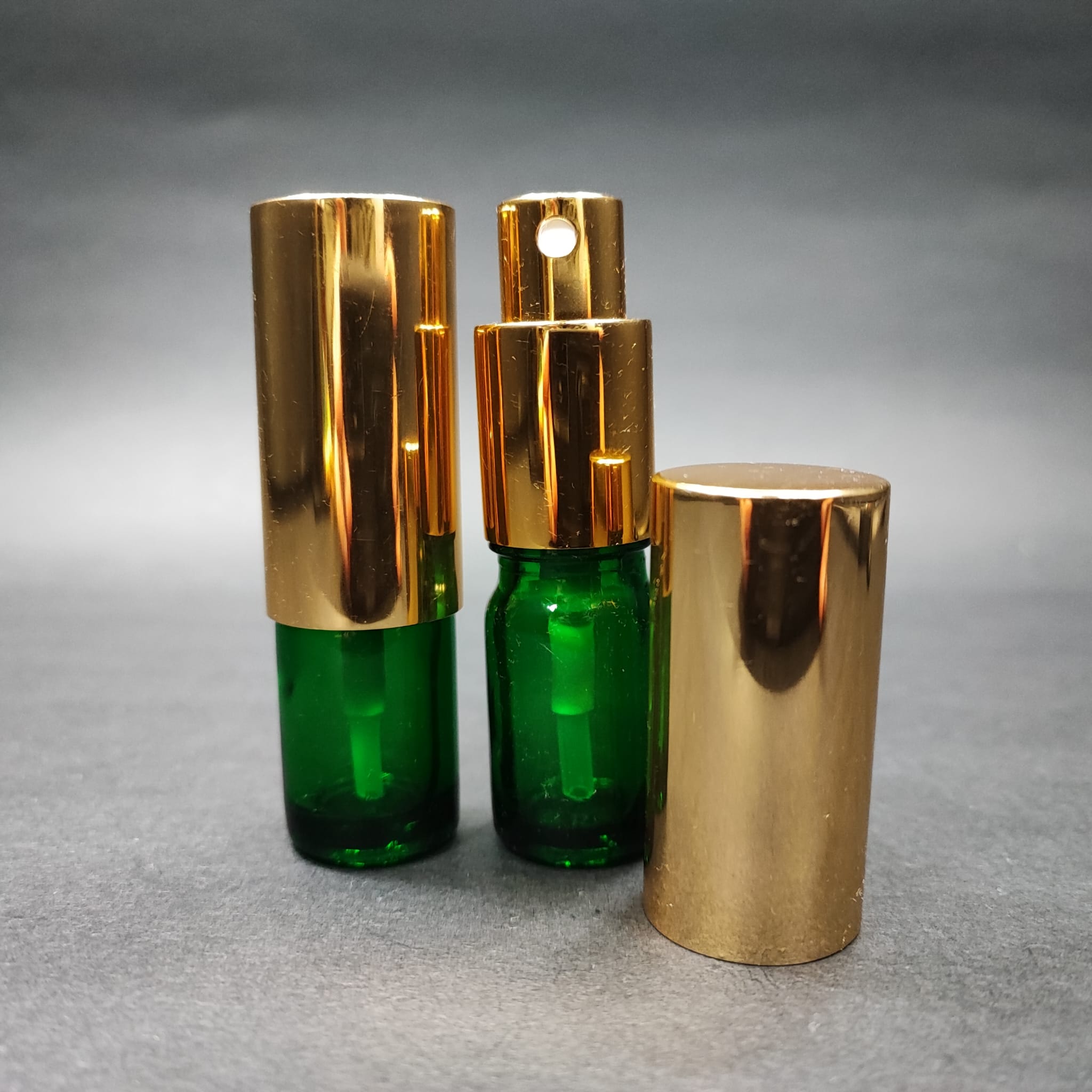 5 Ml Lüks Vidalı Valf Çevirme Parfüm Şişeleri - 5 Cc Yeşil Cam Şişe - Gold Metal Spreyli Kapaklı Set