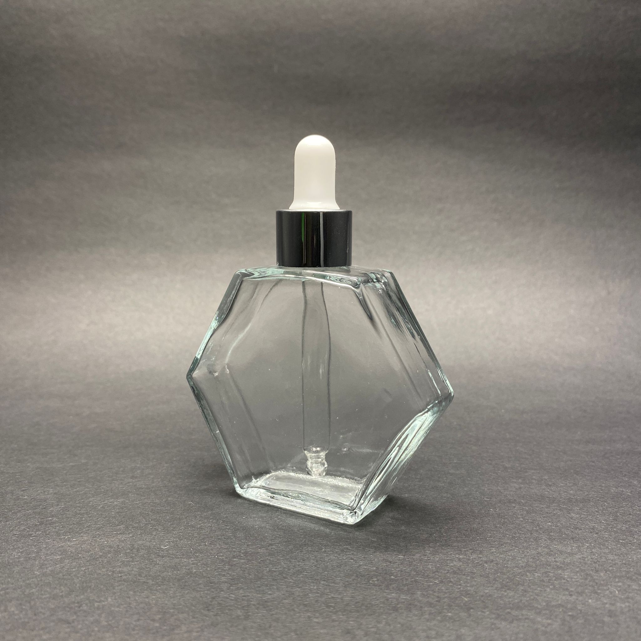 50 Cc Altıgen Cam Şişe + Beyaz Gümüş Cam Damlalıklı Takım - 50 Ml Hediyelik Cam Kolonya Şişesi - Düğün, Nişan, Söz, Kına, Cenaze, Promosyon İçin Hediyelik Kolonya Şişeleri
