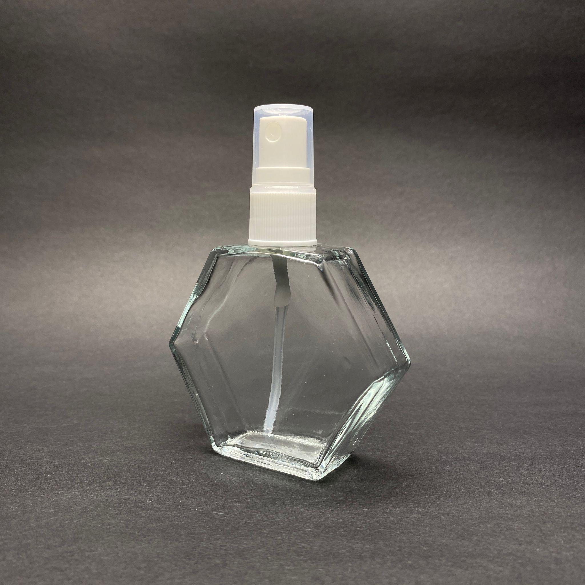 50 Cc Altıgen Cam Şişe + Beyaz Sprey Fısfıs - 50 Ml Hediyelik Cam Kolonya Şişesi - Düğün, Nişan, Söz, Kına, Cenaze, Promosyon İçin Hediyelik Kolonya Şişeleri