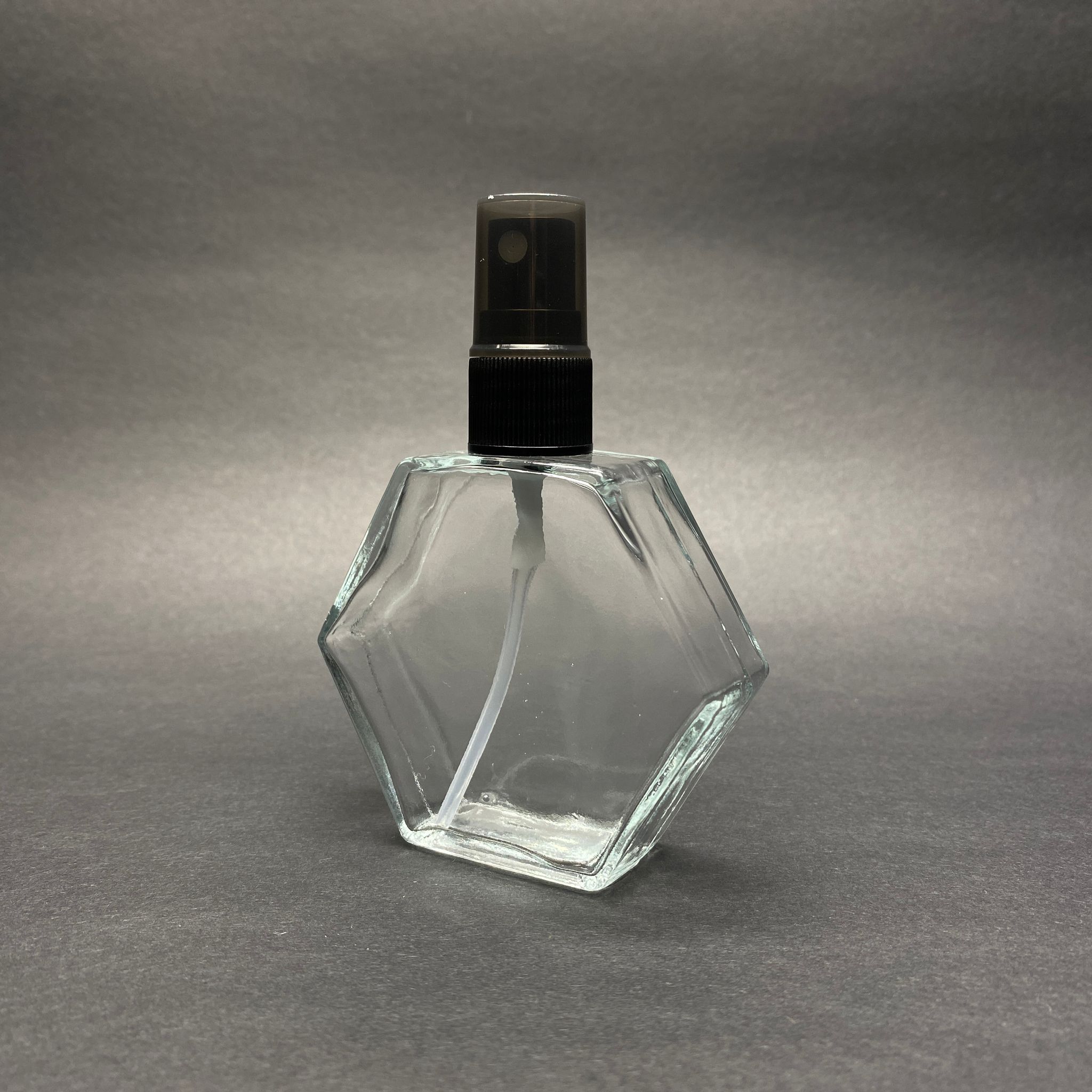 50 Cc Altıgen Cam Şişe + Siyah Sprey Fısfıs - 50 Ml Hediyelik Cam Kolonya Şişesi - Düğün, Nişan, Söz, Kına, Cenaze, Promosyon İçin Hediyelik Kolonya Şişeleri