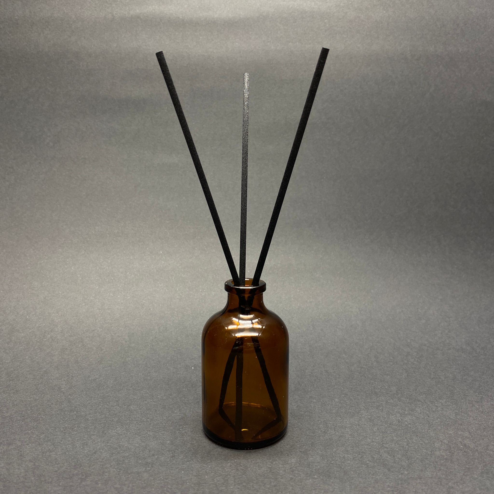 50 Cc Amber Cam Bambu Oda Kokusu Şişesi - 50 Ml Çubuklu Bambu Oda Kokusu Şişesi - Difüzör Şişe- Cam Şişe + Plastik Kapak+ 3 Adet Fiber Siyah Bambu Çubuk