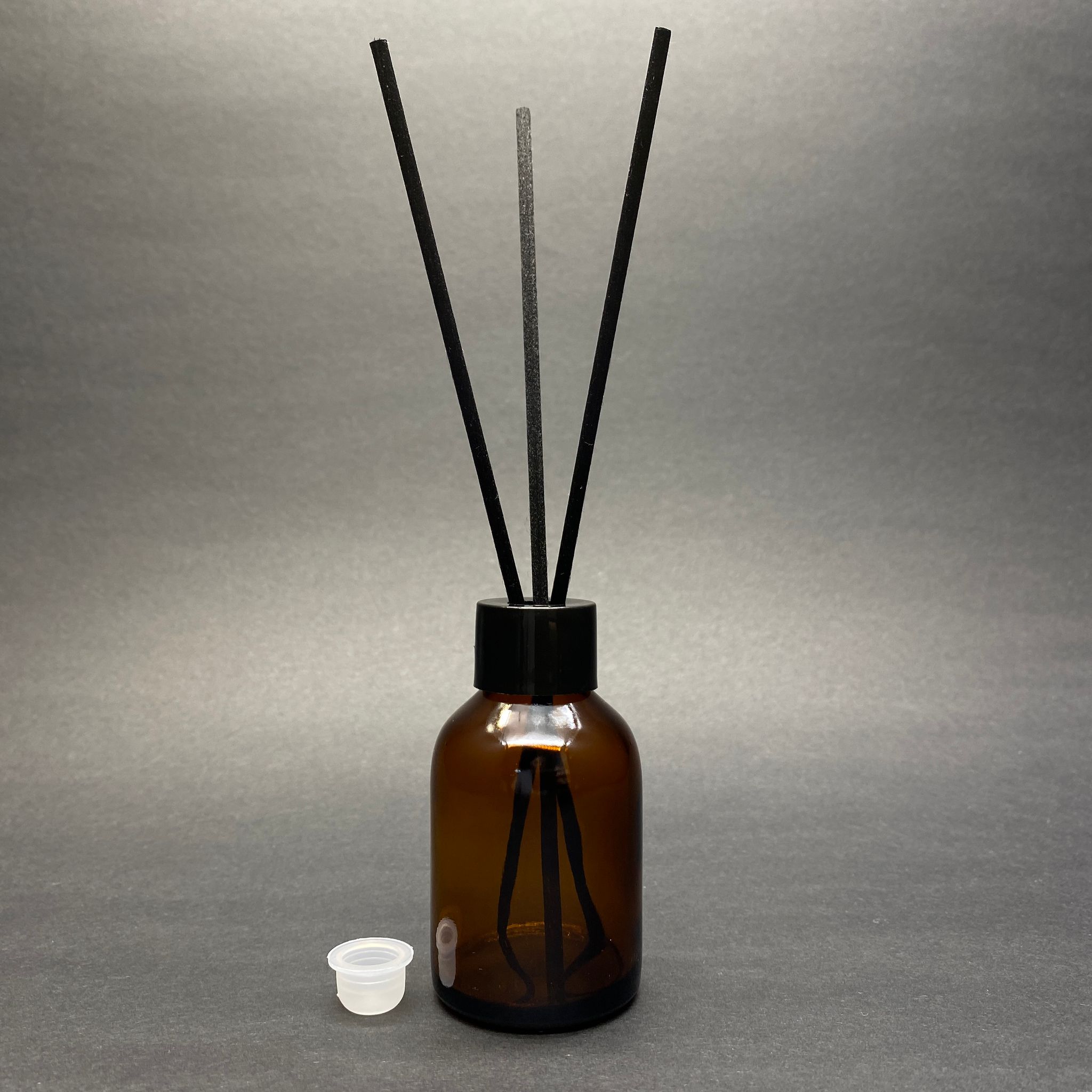 50 Cc Amber Cam Bambu Oda Kokusu Şişesi - 50 Ml Çubuklu Bambu Oda Kokusu Şişesi - Difüzör Şişe- Cam Şişe + Plastik Kapak + 3 Adet Fiber Siyah Bambu Çubuk
