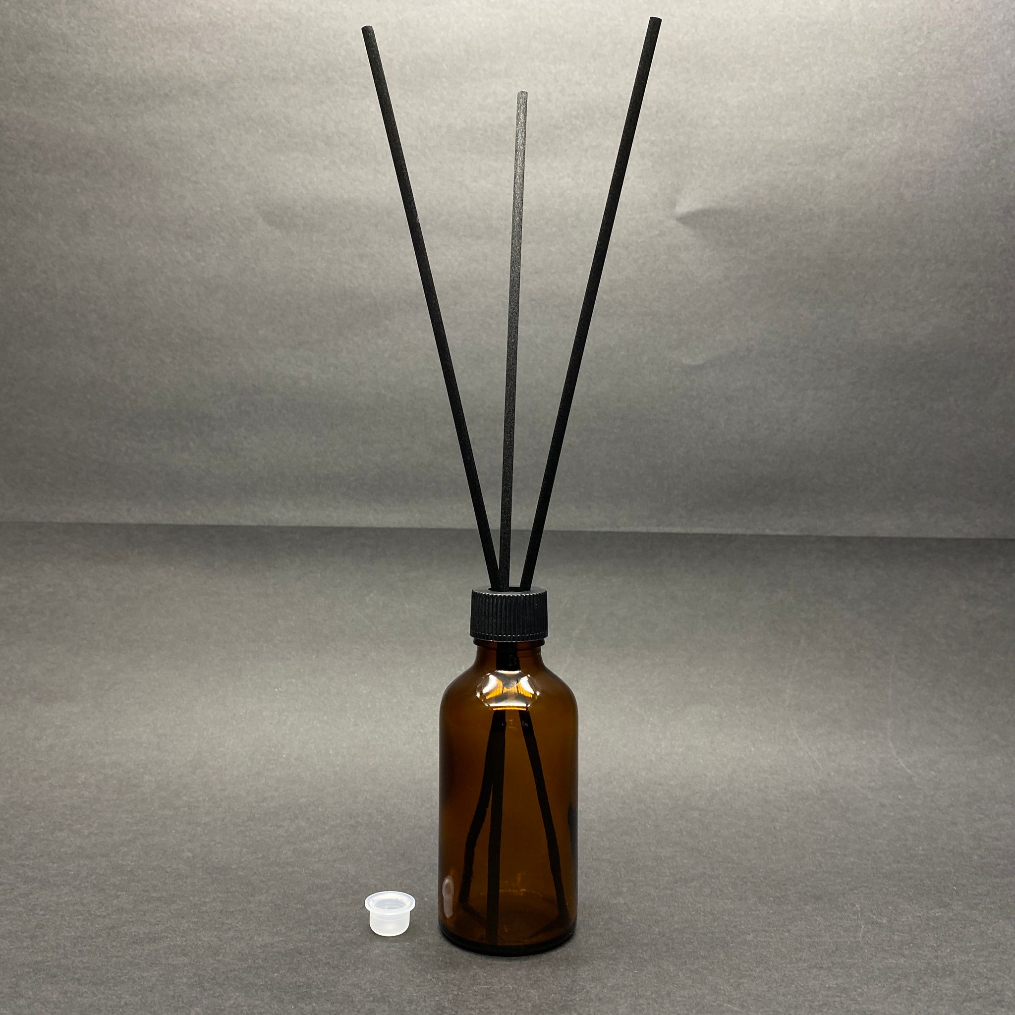 50 Cc Amber Cam Bambu Oda Kokusu Şişesi - 50 Ml Çubuklu Bambu Oda Kokusu Şişesi - Difüzör Şişe- Cam Şişe + Siyah Plastik Kapak + Plastik Tıpa + 3 Adet Fiber Siyah Bambu Çubuk