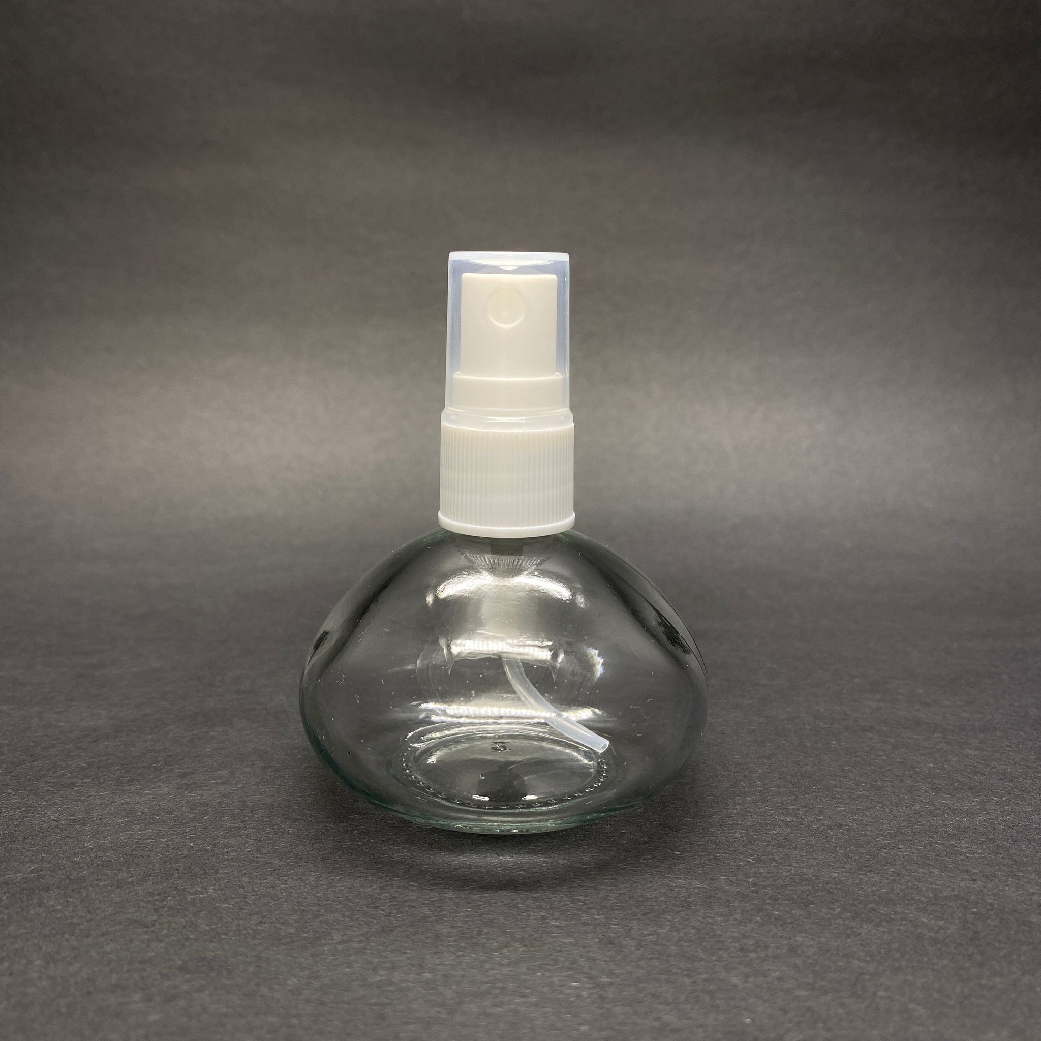 50 Cc Basık Cam Şişe + Beyaz Sprey Fısfıs - 50 Ml Hediyelik Cam Kolonya Şişesi - Düğün, Nişan, Söz, Kına, Cenaze, Promosyon İçin Hediyelik Kolonya Şişeleri