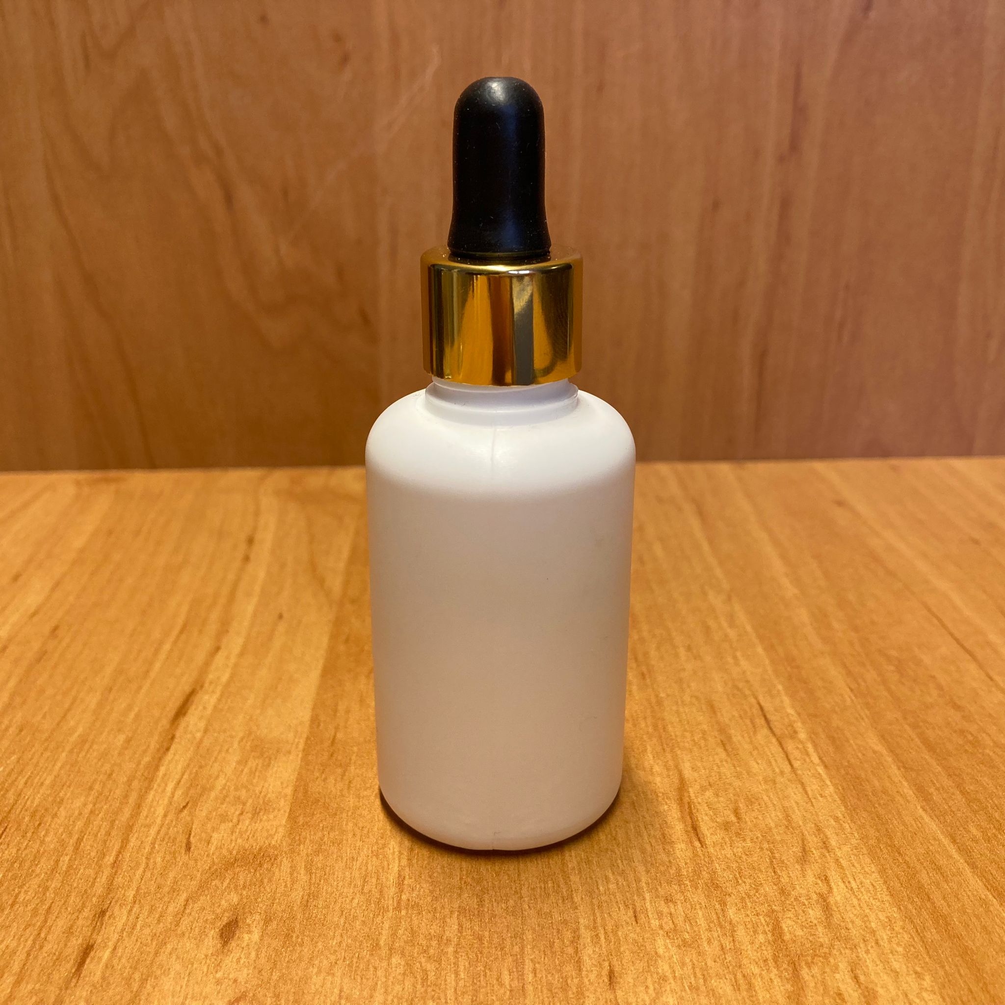 50 Cc Cam Damlalıklı Porselen Görünümlü Plastik Şişe - Siyah Emzik - Gold Metalik Kapak - 50 Ml Cam Damlalıklı Plastik Şişe