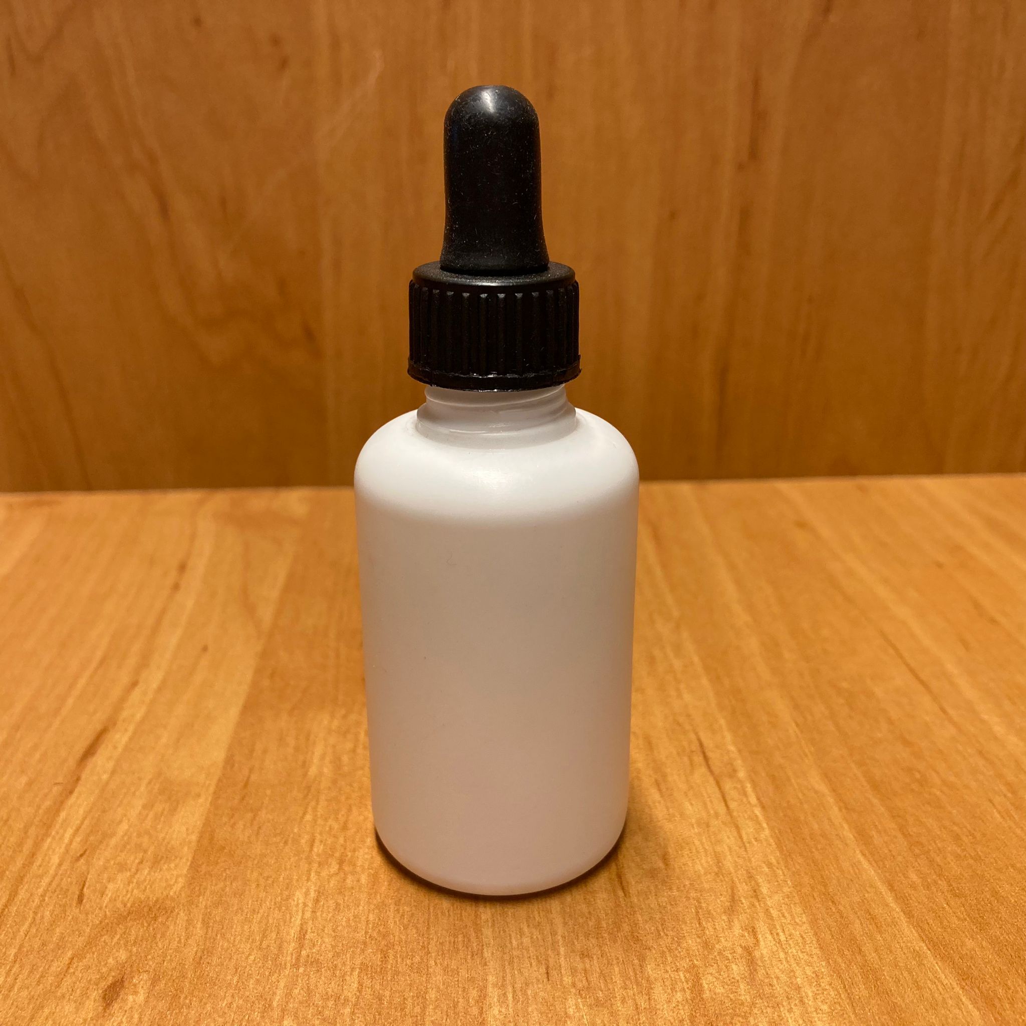 50 Cc Cam Damlalıklı Porselen Görünümlü Plastik Şişe - Siyah Emzik - Siyah Plastik Kapak - 50 Ml Cam Damlalıklı Plastik Şişe