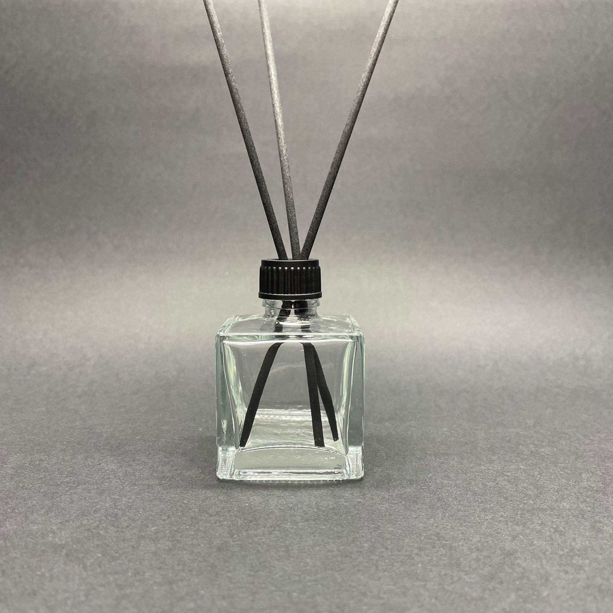 50 Cc Kare Bambu Cam Bambu Oda Kokusu Şişesi - 50 Ml Çubuklu Köşeli Bambu Oda Kokusu Şişesi - Difüzör Şişe- Cam Şişe + Siyah Kapak + Plastik Tıpa + 3 Adet Fiber Siyah Bambu Çubuk