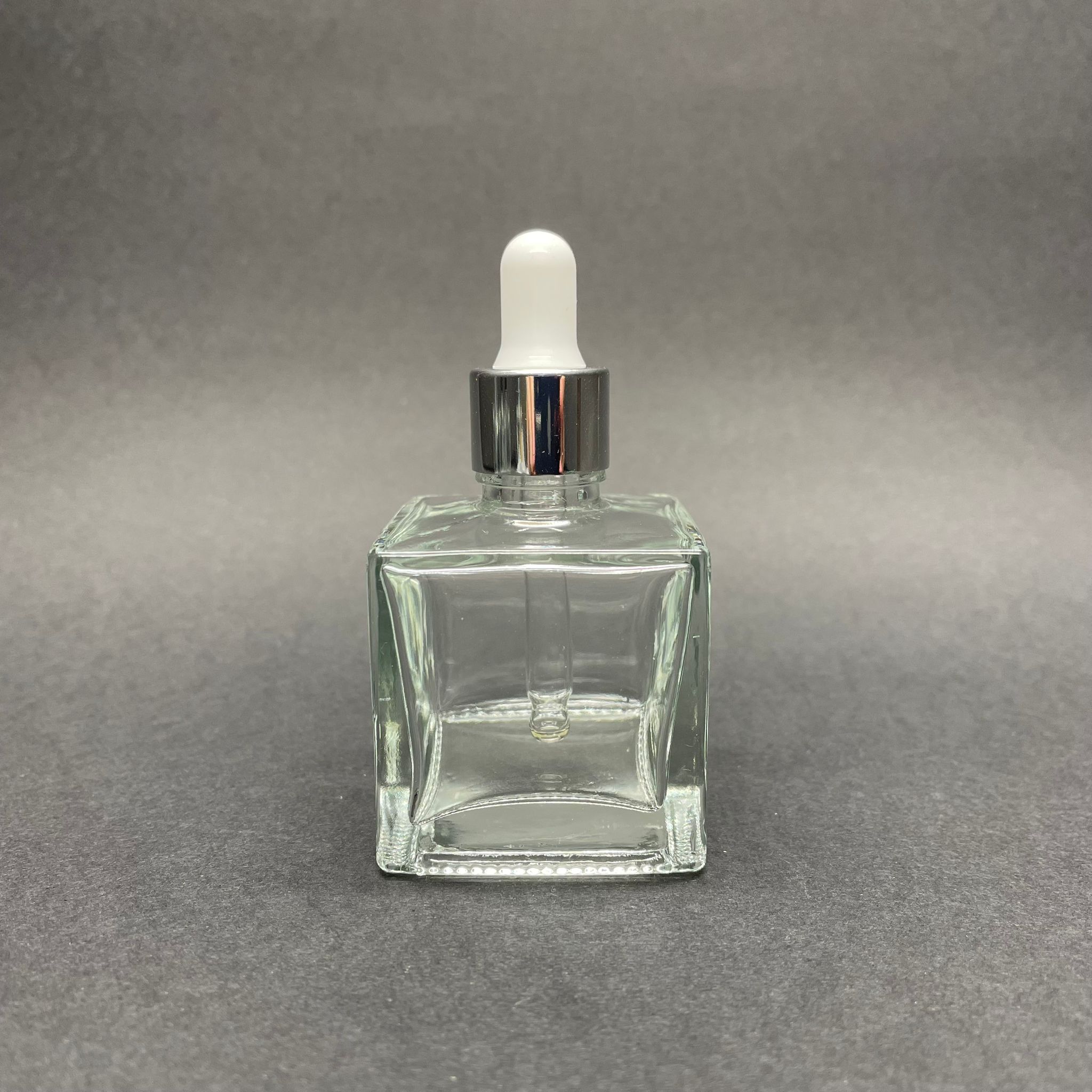 50 Cc Kare Cam Damlalıklı Şişe - Beyaz Emzik - Gümüş Metalik Kapak - 50 Ml Köşeli Cam Damlalıklı Şişe