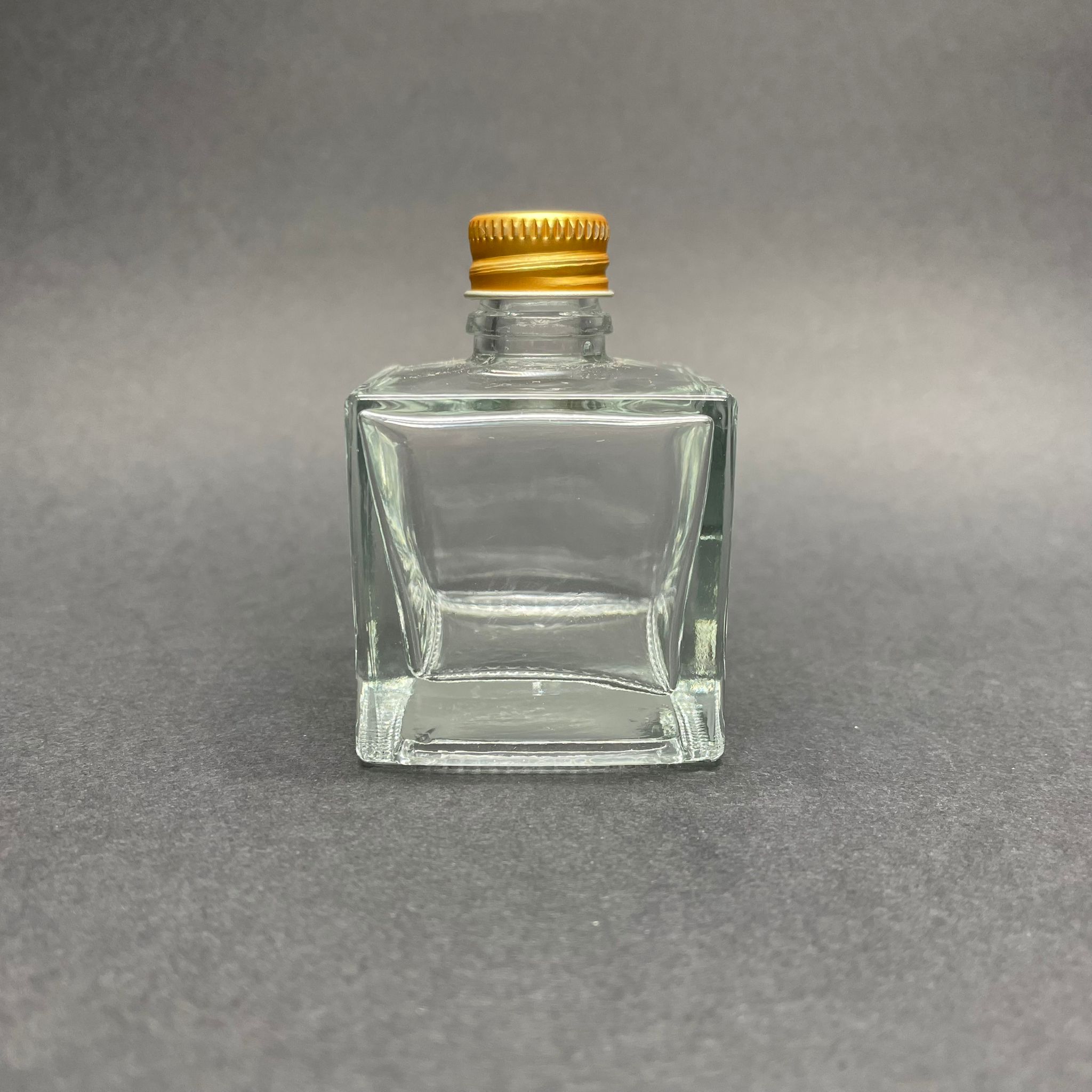 50 Cc Kare Şişe - Vidalı Gold Metal Kapaklı - 50 Ml Köşeli Cam Şişe
