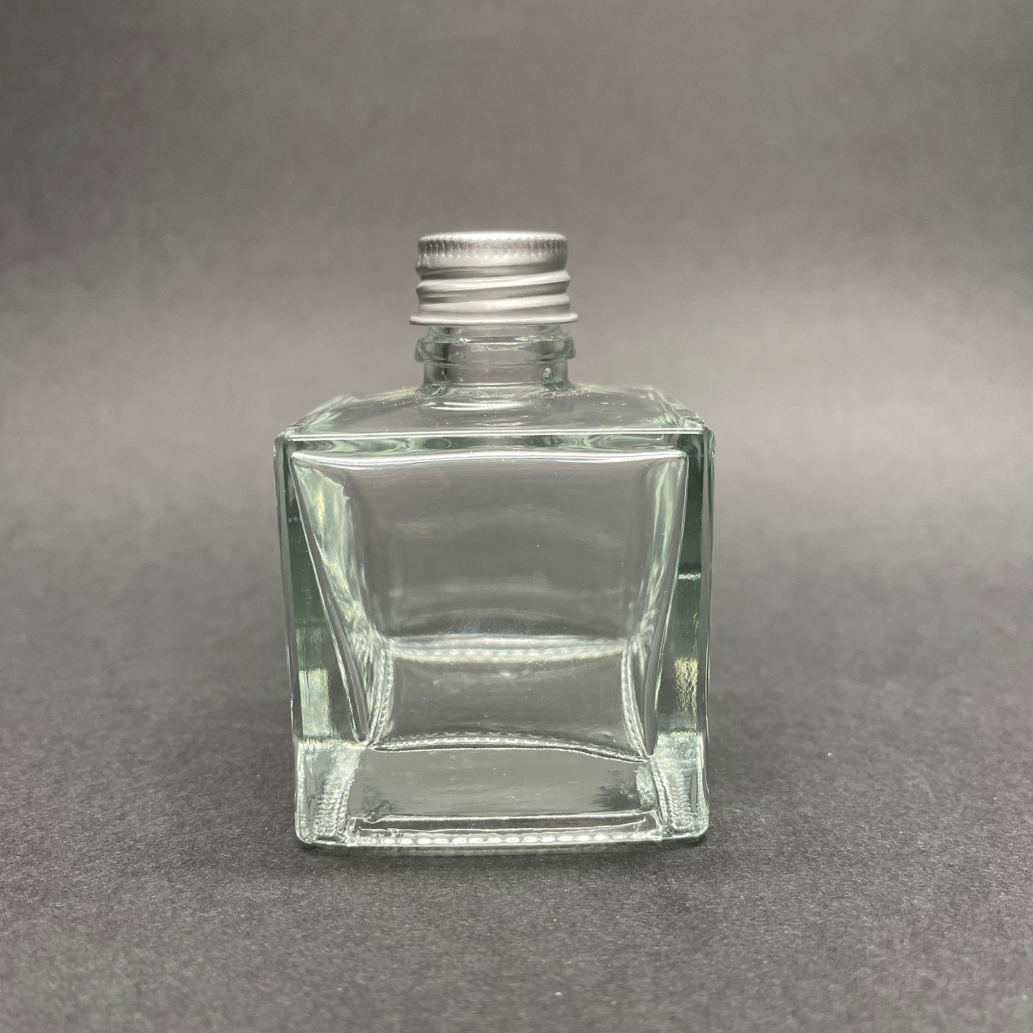 50 Cc Kare Şişe - Vidalı Gümüş Metal Kapaklı - 50 Ml Köşeli Cam Şişe