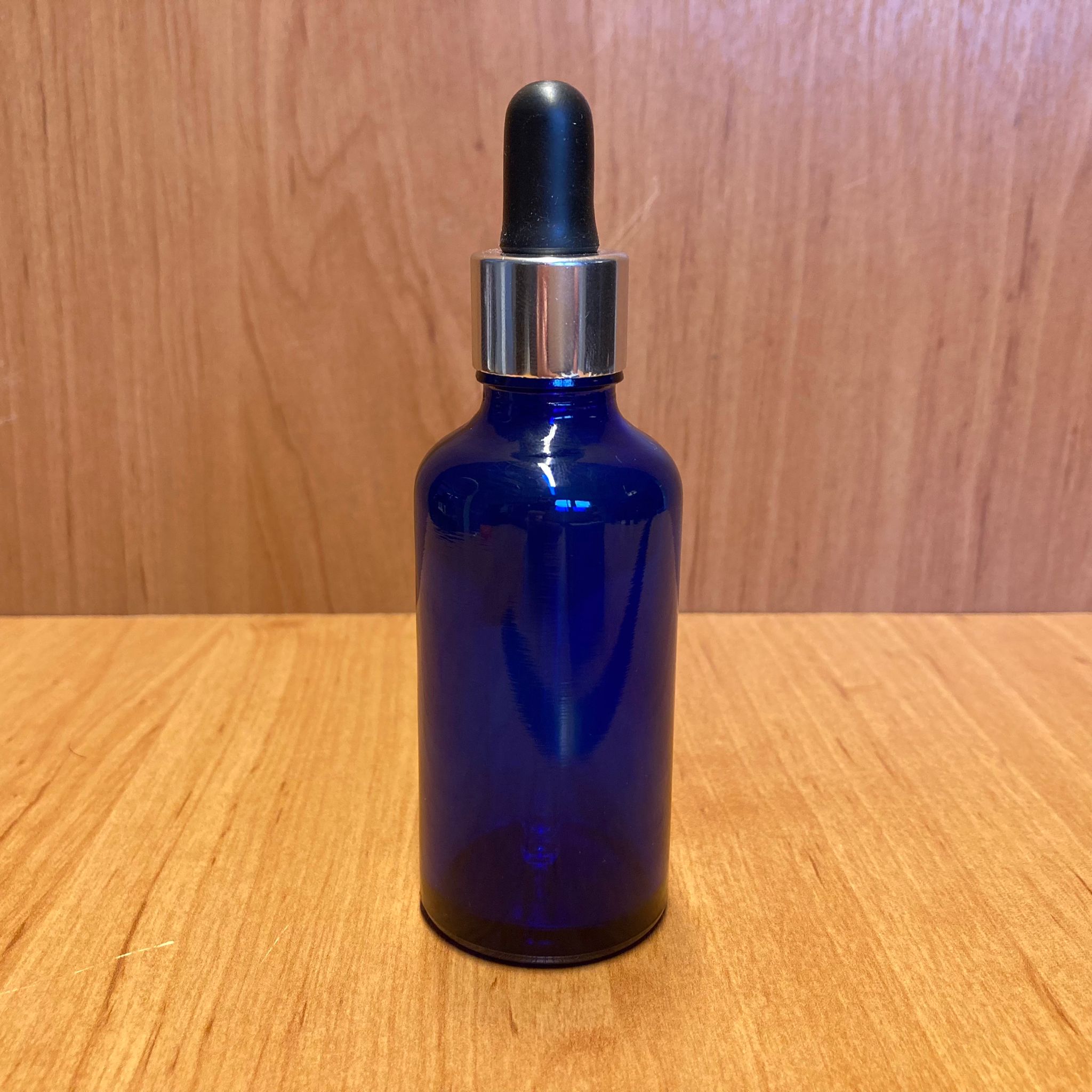 50 Cc Mavi Cam Damlalıklı Şişe - Siyah Emzik - Gümüş Metalik Kapak - 50 Ml Mavi Cam Damlalıklı Şişe