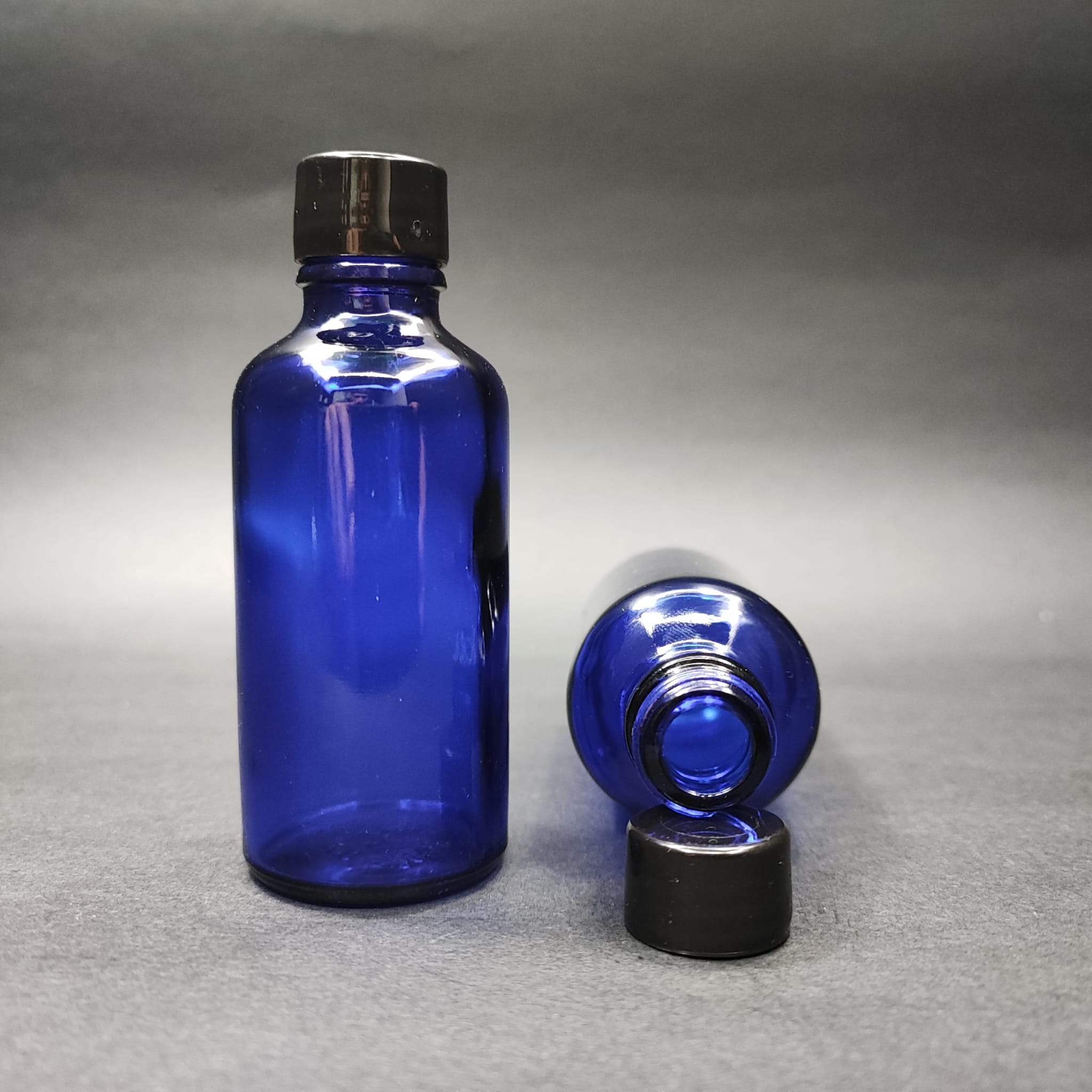50 Cc Mavi Cam Şişe + Kendinden Contalı Sızdırmaz Siyah Kapak - 50 Ml Kapaklı Cam Şişe