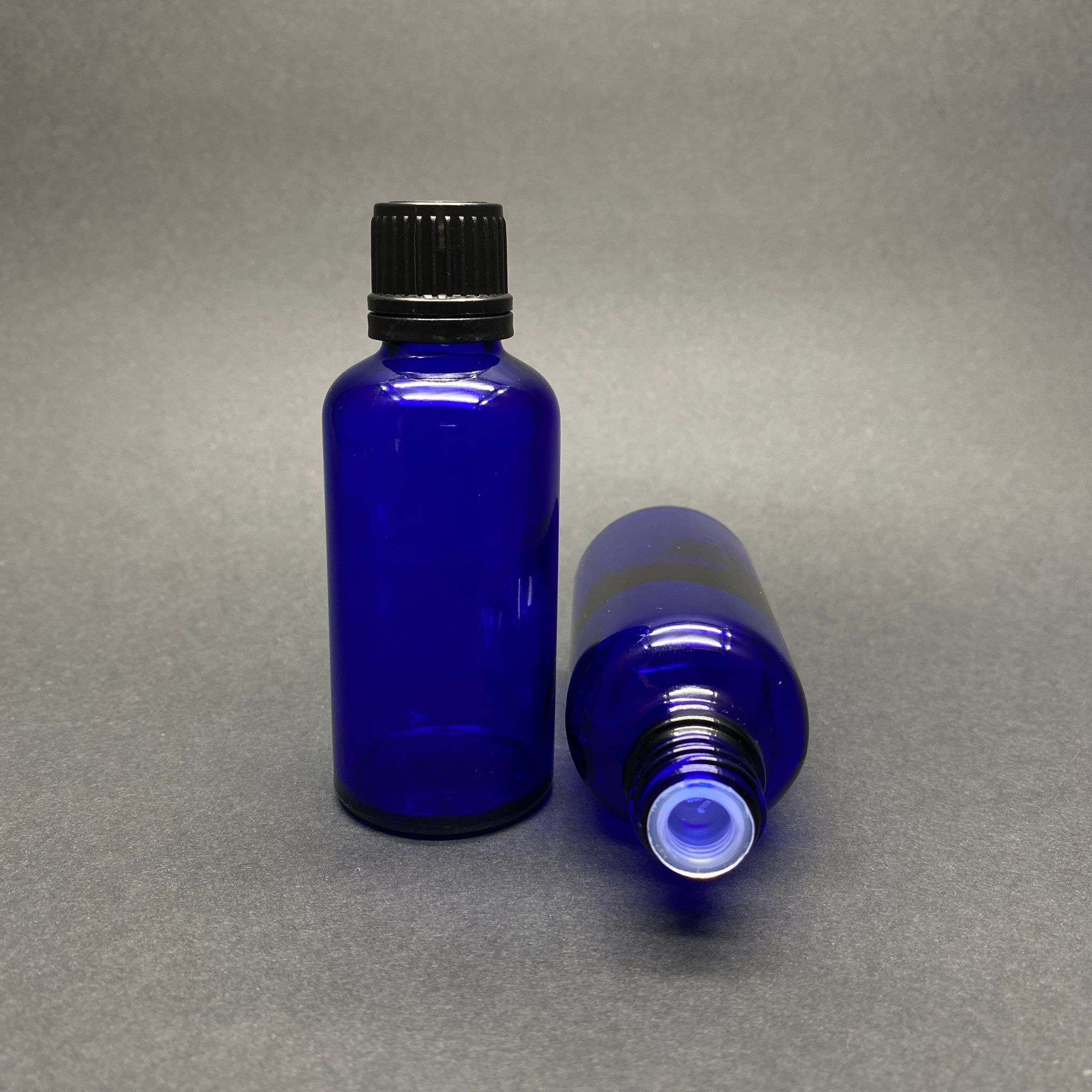 50 Cc Mavi Siyah Kilit Kapaklı - Kör Tıpalı Cam Şişe - 50 Ml Mavi Kilitli Kapaklı Kör Tıpalı Cam Şişe