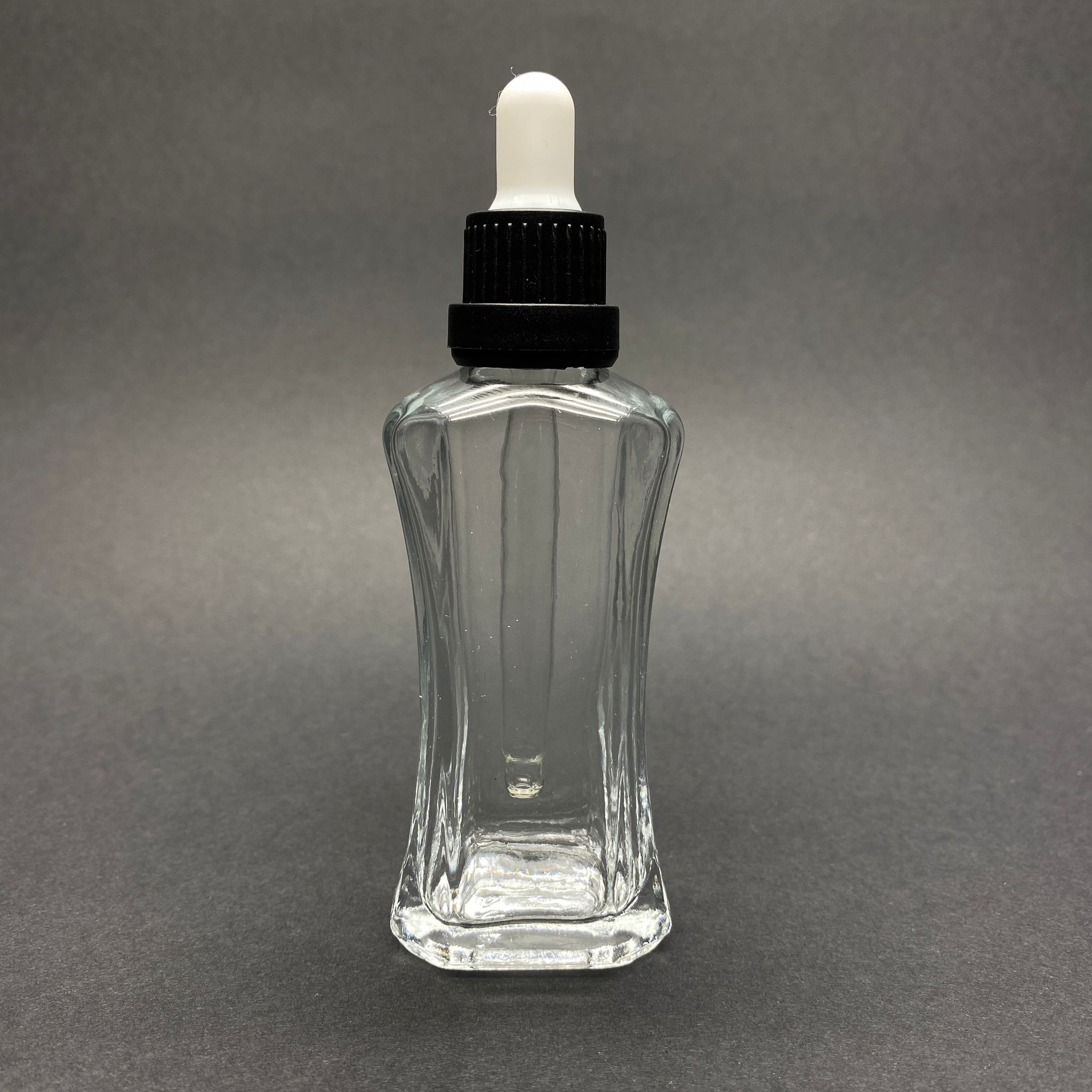 50 Cc Milano Model Cam Damlalıklı Şişe - Beyaz Emzik - Kilitli Siyah Kapak - 50 Ml Lüks Cam Şişe (Camın Kalınlığı İle İlgili +/- 5 Ml Tolerans Olabilir)