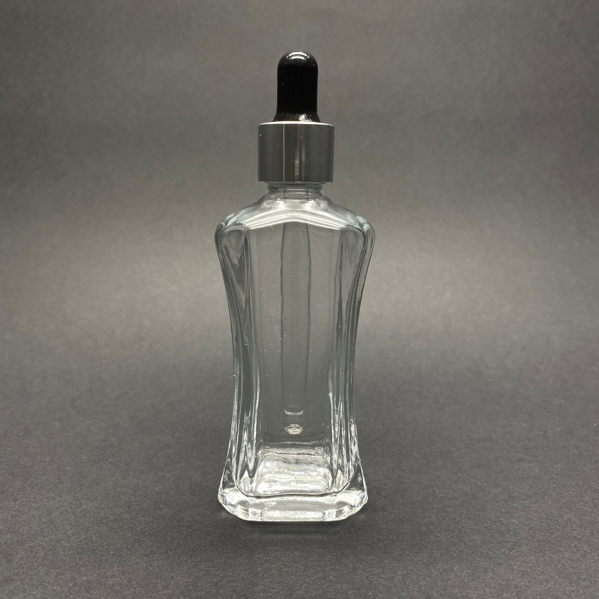 50 Cc Milano Model Cam Damlalıklı Şişe - Siyah Emzik - Gümüş Metal Kapak - 50 Ml Lüks Cam Şişe (Camın Kalınlığı İle İlgili +/- 5 Ml Tolerans Olabilir)