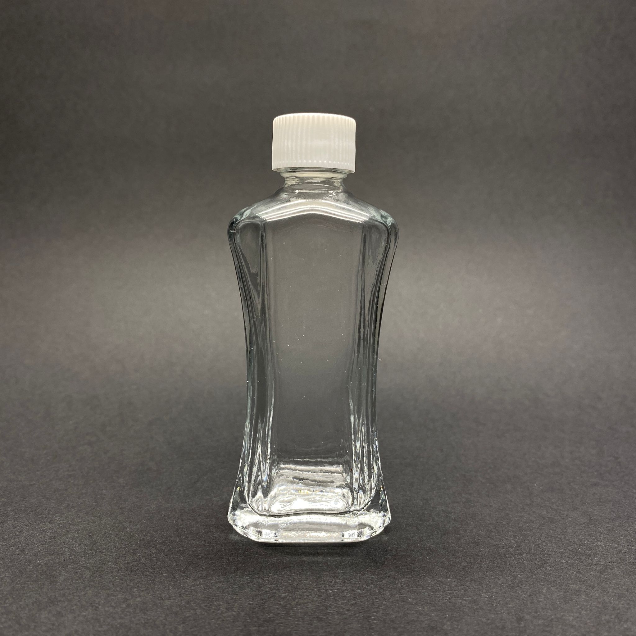 50 Cc Milano Model Cam Şişe - Beyaz Kapaklı - 50 Ml Lüks Cam Şişe (Camın Kalınlığı İle İlgili +/- 5 Ml Tolerans Olabilir)
