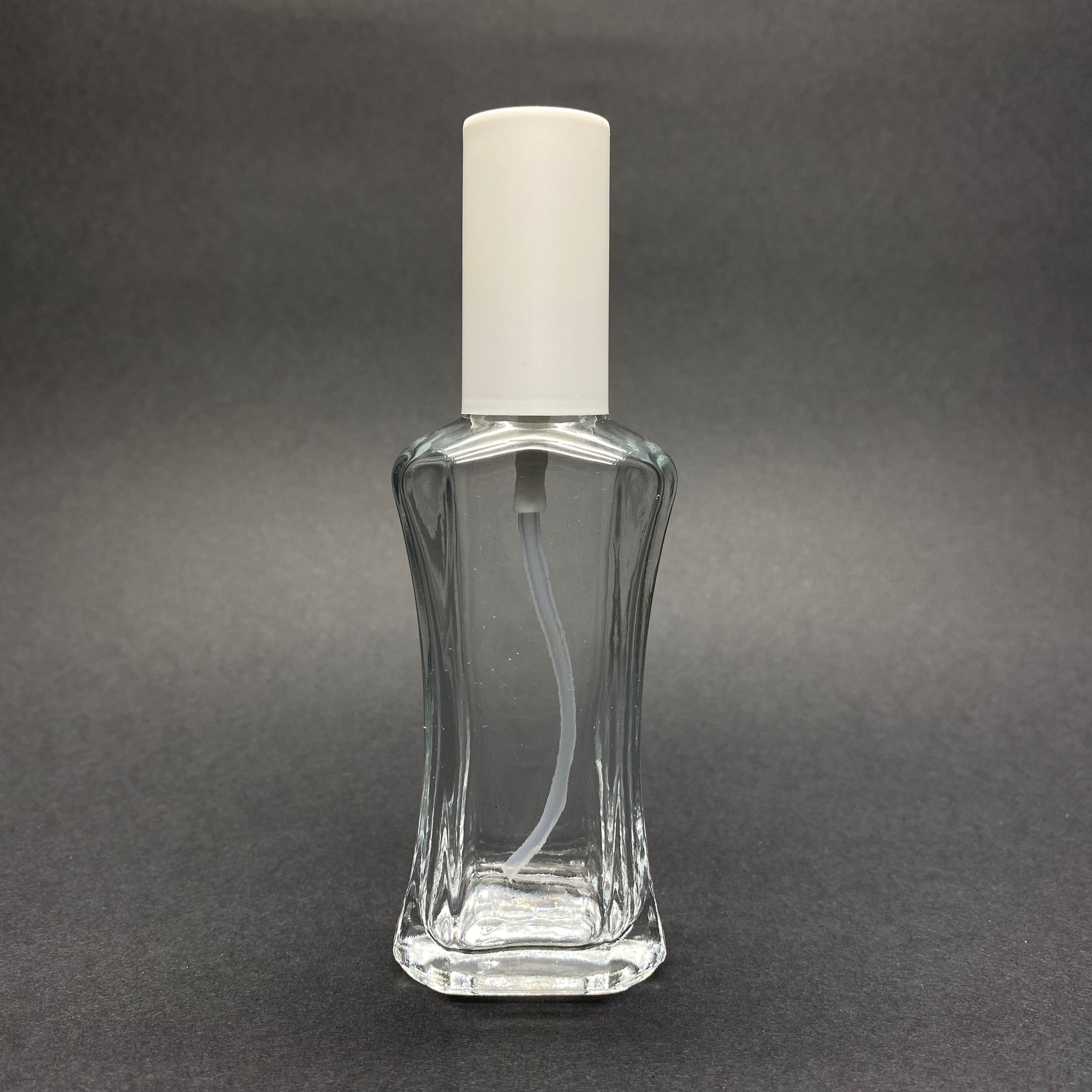 50 Cc Milano Model Cam Şişe - Beyaz Plastik Kapak - Siyah Spreyli - 50 Ml Lüks Parfüm Şişesi (Camın Kalınlığı İle İlgili +/- 5 Ml Tolerans Olabilir)