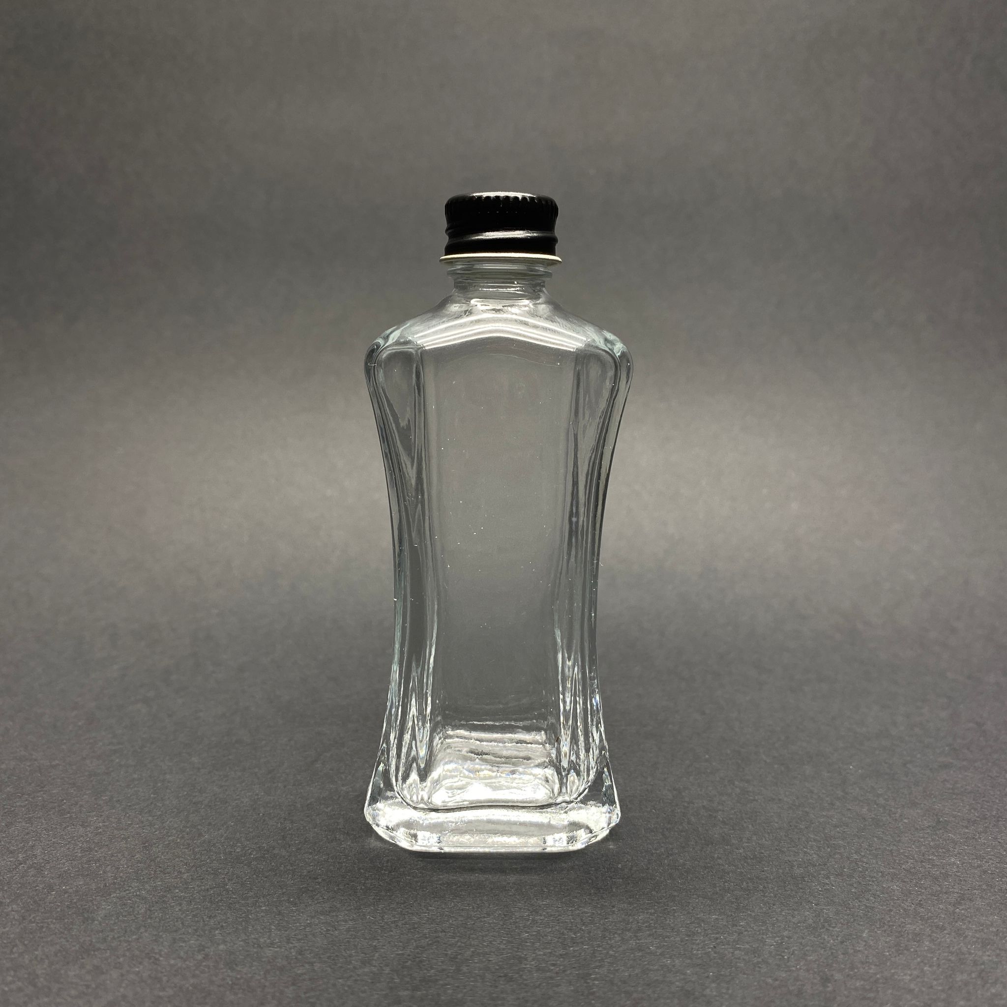 50 Cc Milano Model Cam Şişe - Metal Siyah Kapaklı - 50 Ml Lüks Cam Şişe (Camın Kalınlığı İle İlgili +/- 5 Ml Tolerans Olabilir)