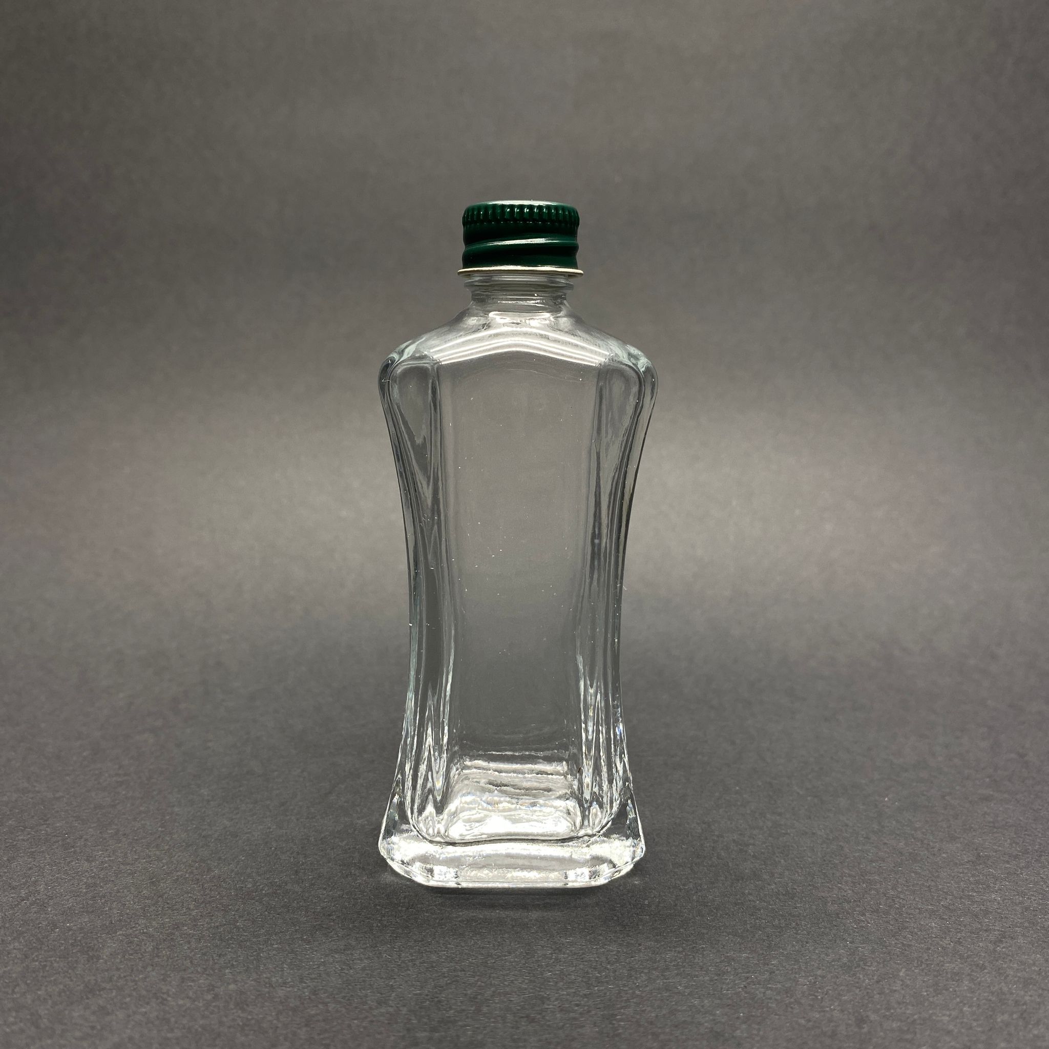 50 Cc Milano Model Cam Şişe - Metal Yeşil Kapaklı - 50 Ml Lüks Cam Şişe (Camın Kalınlığı İle İlgili +/- 5 Ml Tolerans Olabilir)