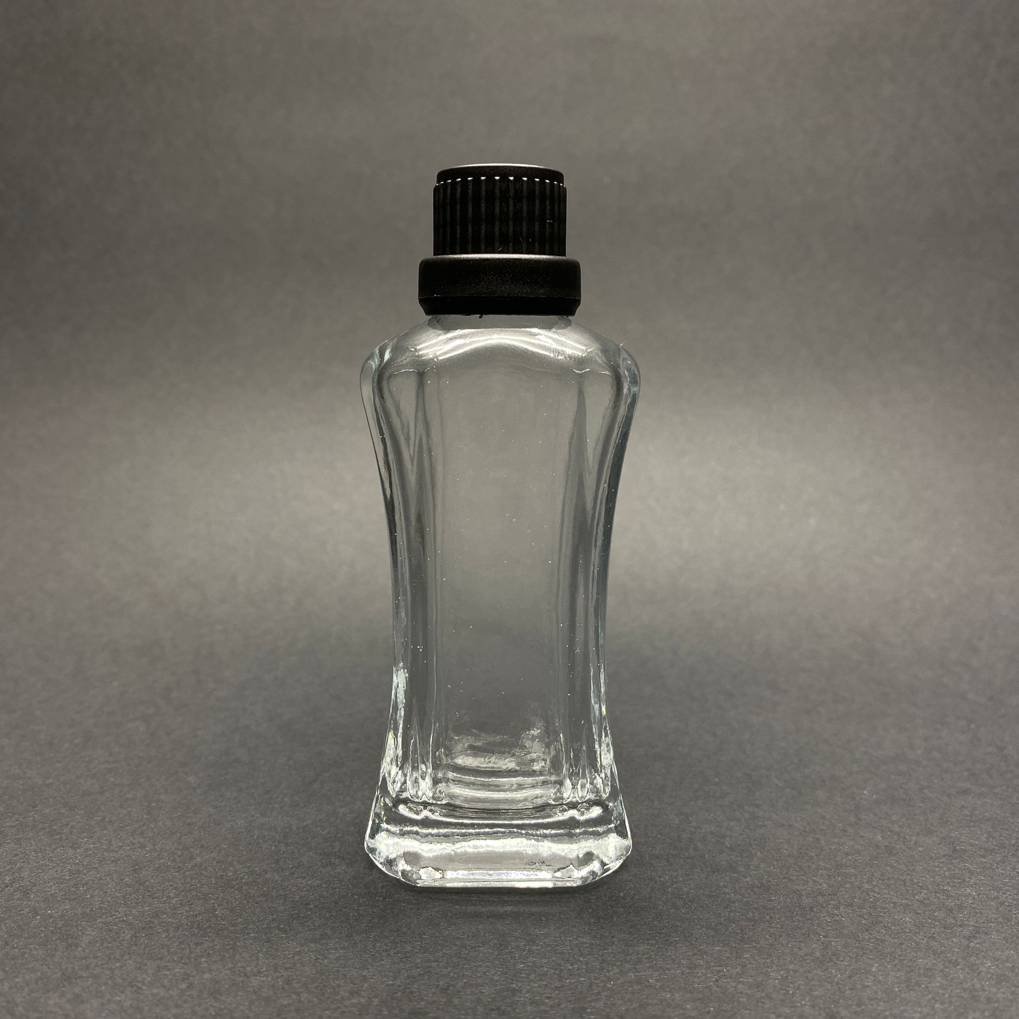 50 Cc Milano Model Cam Şişe - Siyah Kilitli Kapaklı - 50 Ml Lüks Cam Şişe (Camın Kalınlığı İle İlgili +/- 5 Ml Tolerans Olabilir)