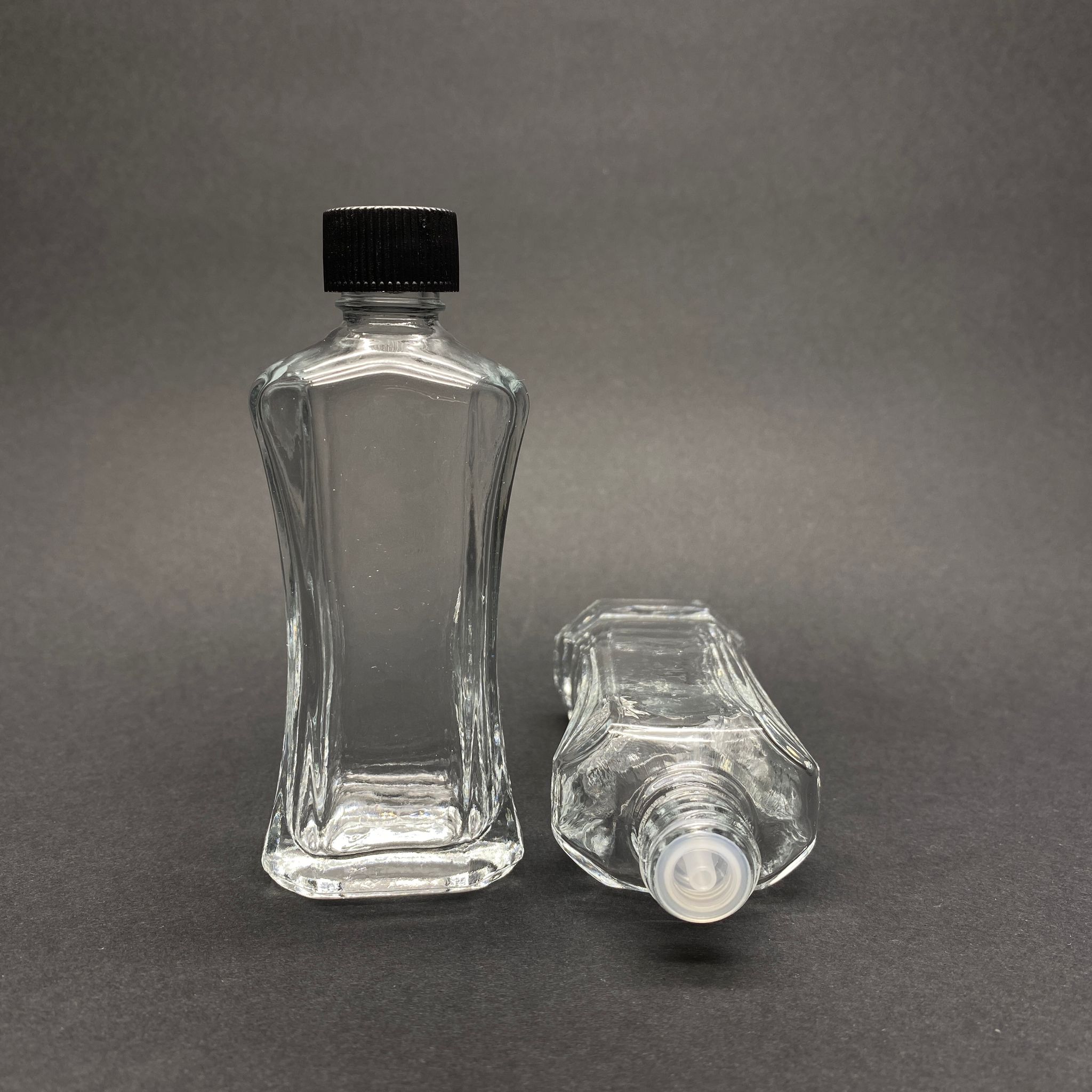 50 Cc Milano Model İçten Damlalıklı (Opsiyonel Damlalık) Şişe - Siyah Kapaklı Cam Şişe - 50 Ml Saydam Kolonya Tıpalı Cam Şişe (Camın Kalınlığı İle İlgili +/- 5 Ml Tolerans Olabilir)
