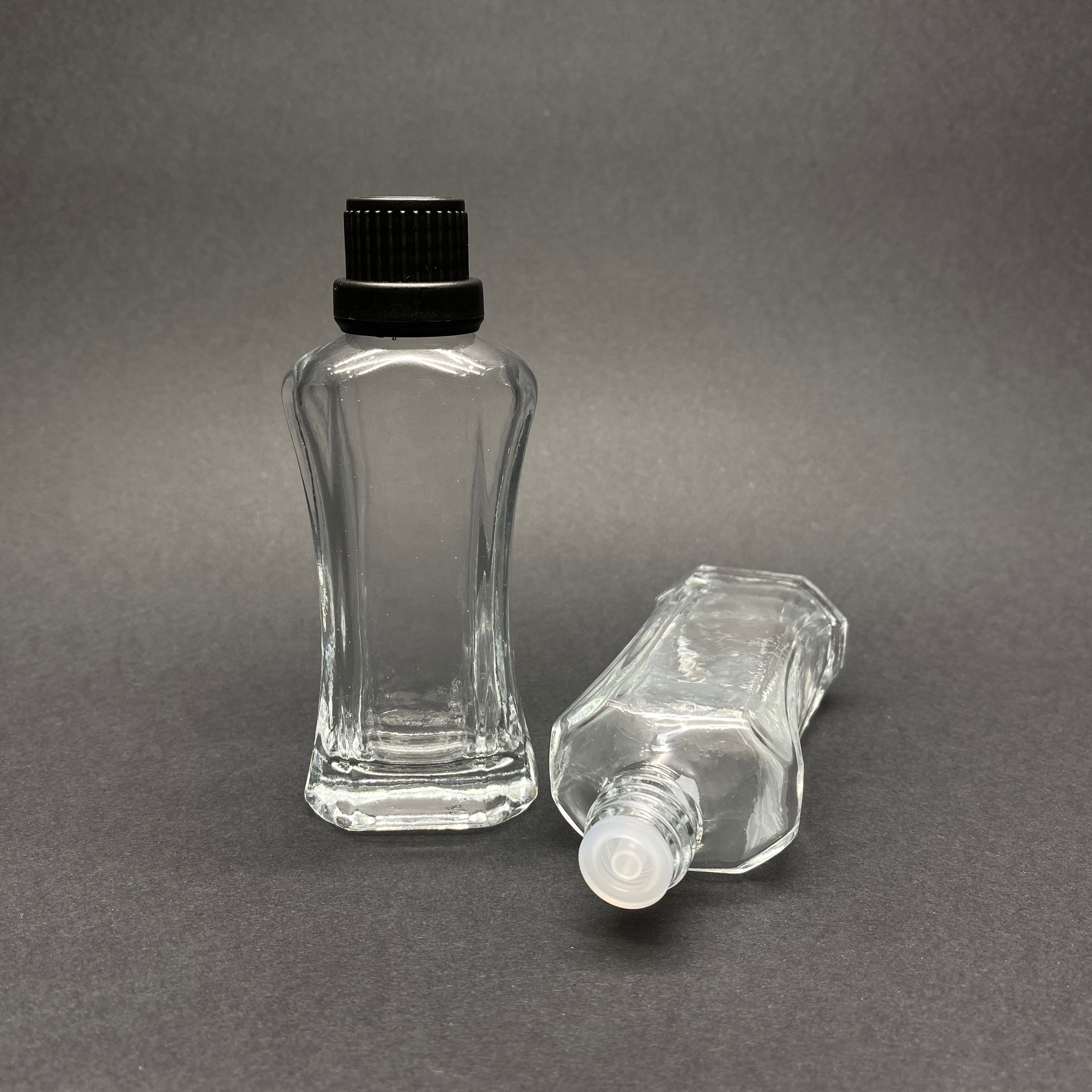 50 Cc Milano Model İçten Damlalıklı - Tıpalı - Cam Şişe - Siyah Kilitli Kapaklı Cam Şişe - 50 Ml Lüks  Cam Şişe (Camın Kalınlığı İle İlgili +/- 5 Ml Tolerans Olabilir)