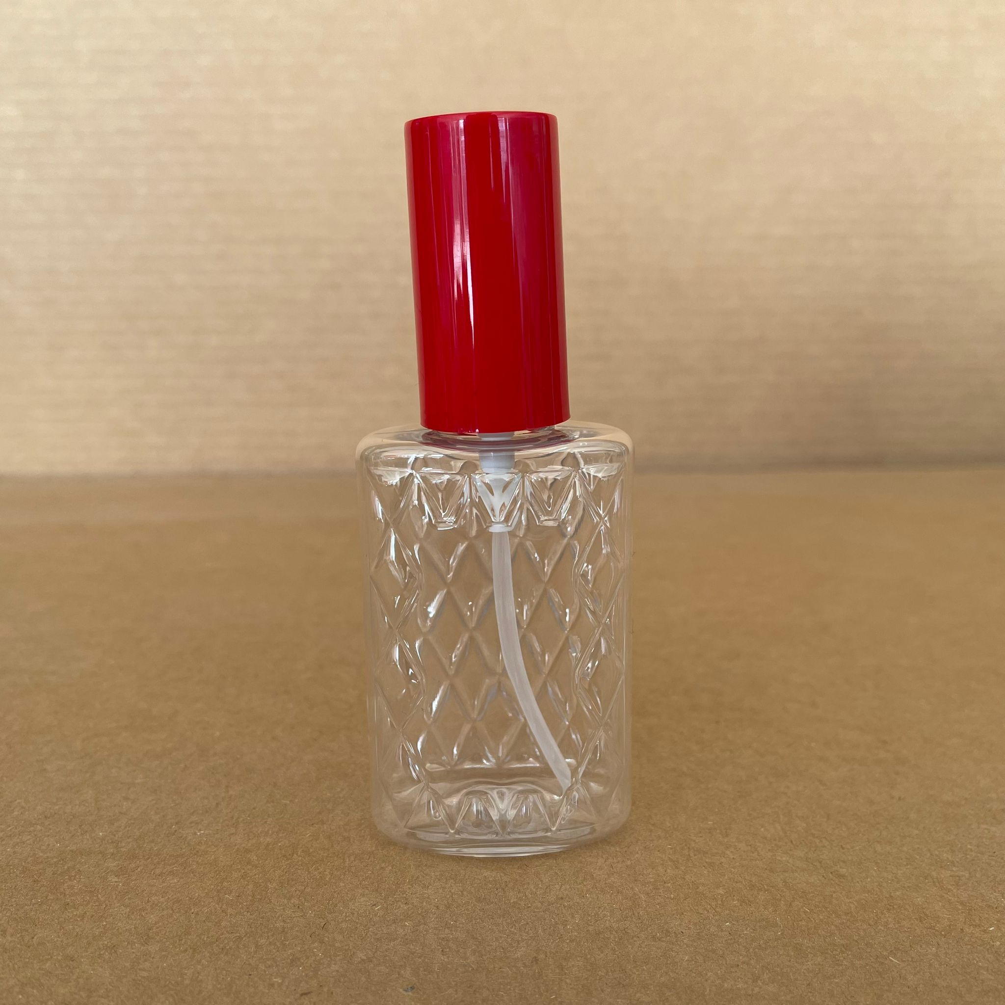 50 Cc Şeffaf Pet Köşeli Parfüm Şişesi - Beyaz Spreyli - Kırmızı Koruma Kapaklı - 50 Ml Plastik Parfüm - Kolonya Şişesi