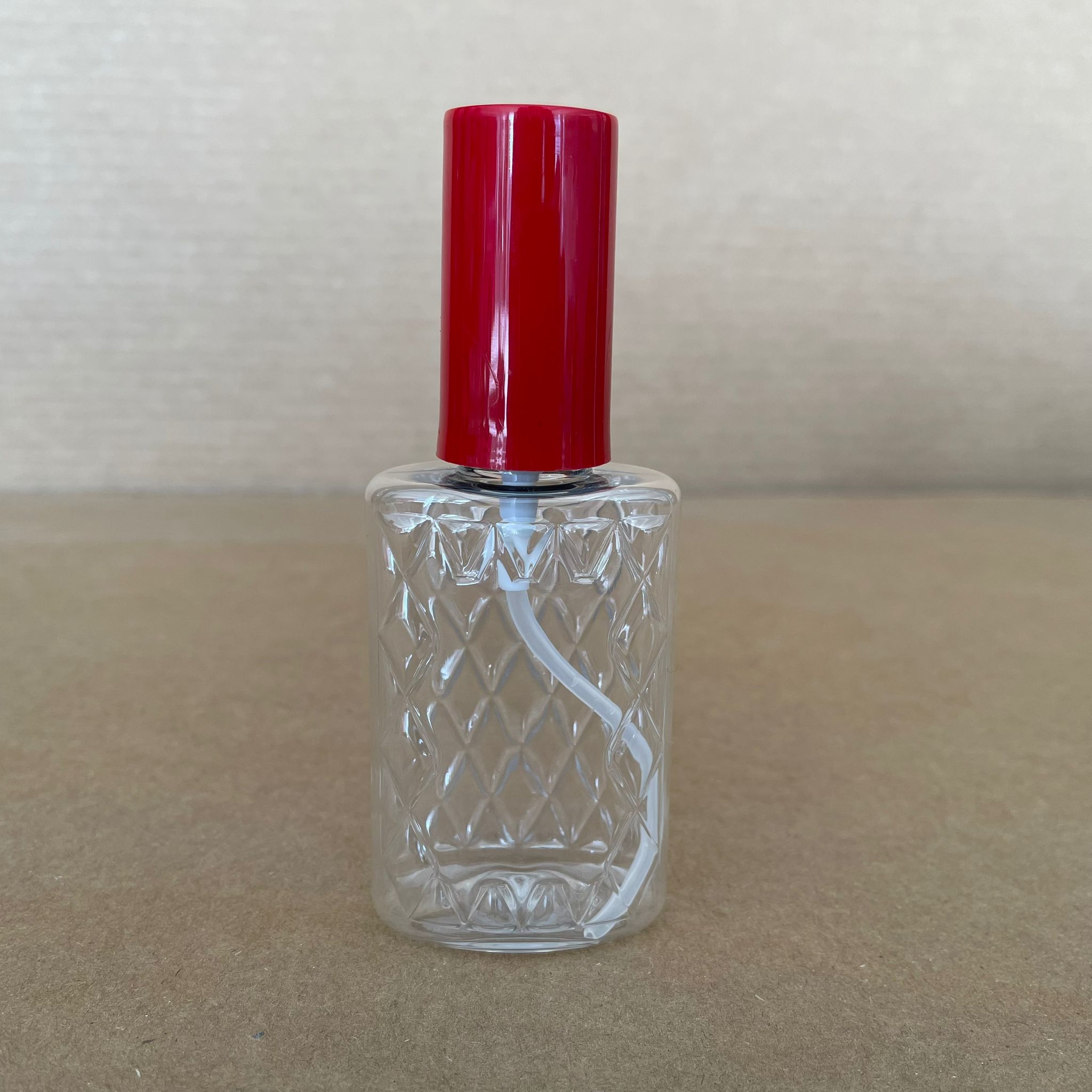 50 Cc Şeffaf Pet Köşeli Parfüm Şişesi - Siyah Spreyli - Kırmızı Koruma Kapaklı - 50 Ml Plastik Parfüm - Kolonya Şişesi