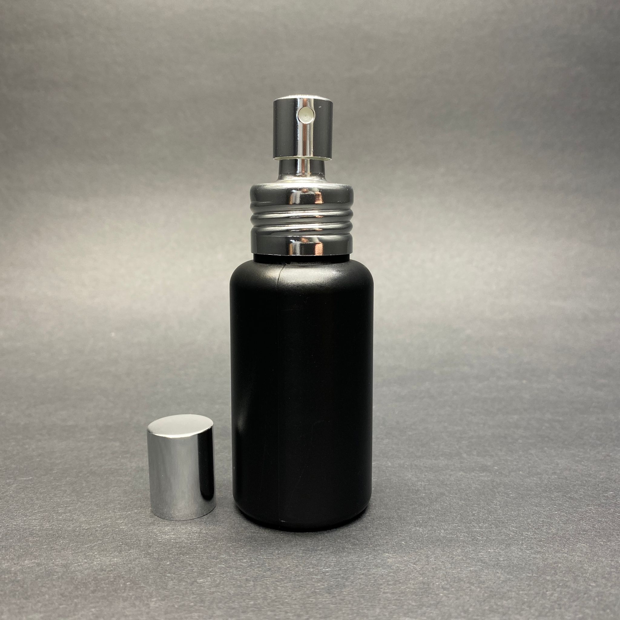 50 Cc Siyah Polietilen Parfüm Kolonya Şişesi - Metal Spreyli Takım - 50 Ml Lüx Spreyli Parfüm - Kolonya Şişesi (Vidalı Ağız, Manüel Kapanıp Açılabilir)