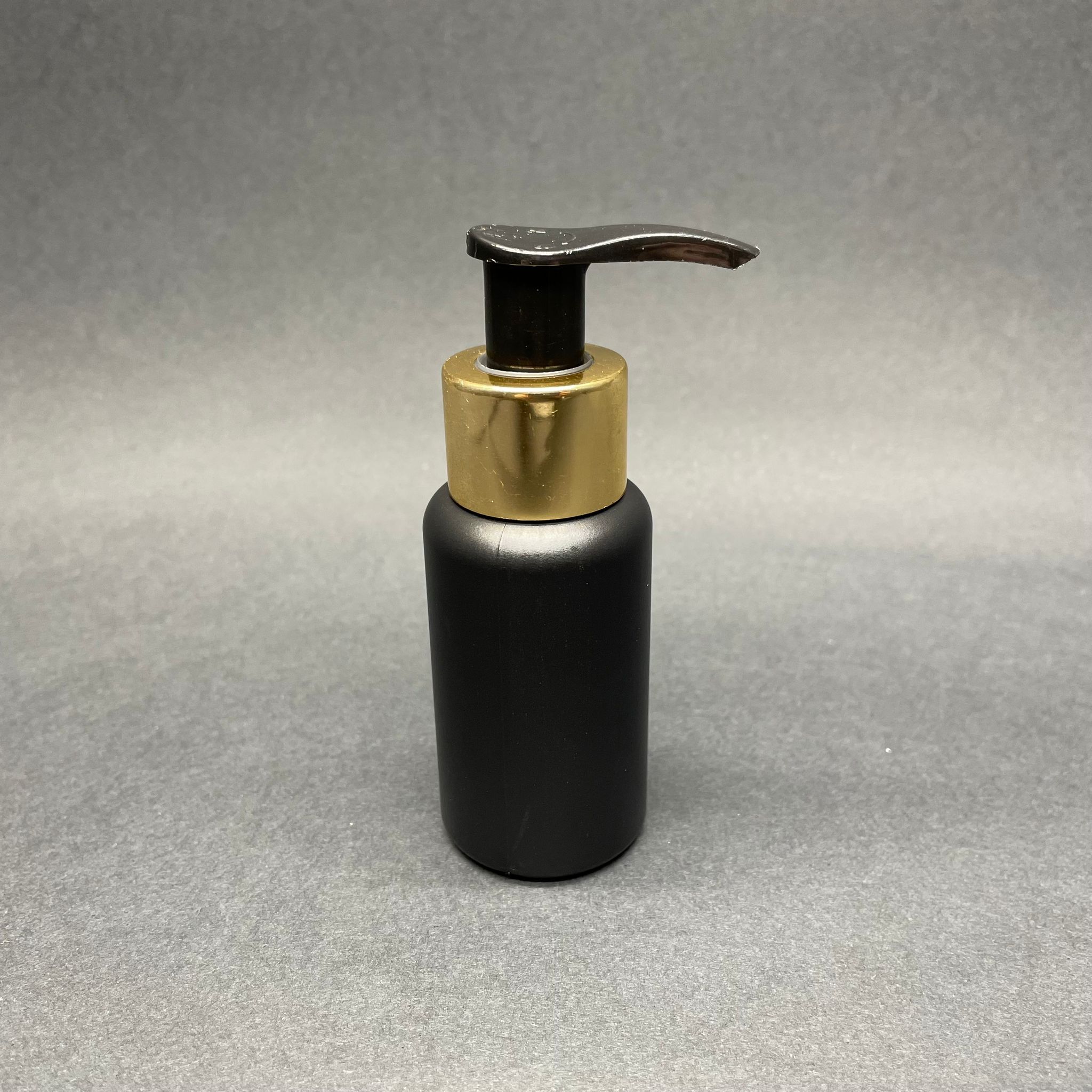 50 Cc Siyah Polietilen Plastik Şişe - Gold Pompalı - 50 Ml Pompalı Plastik Şişe