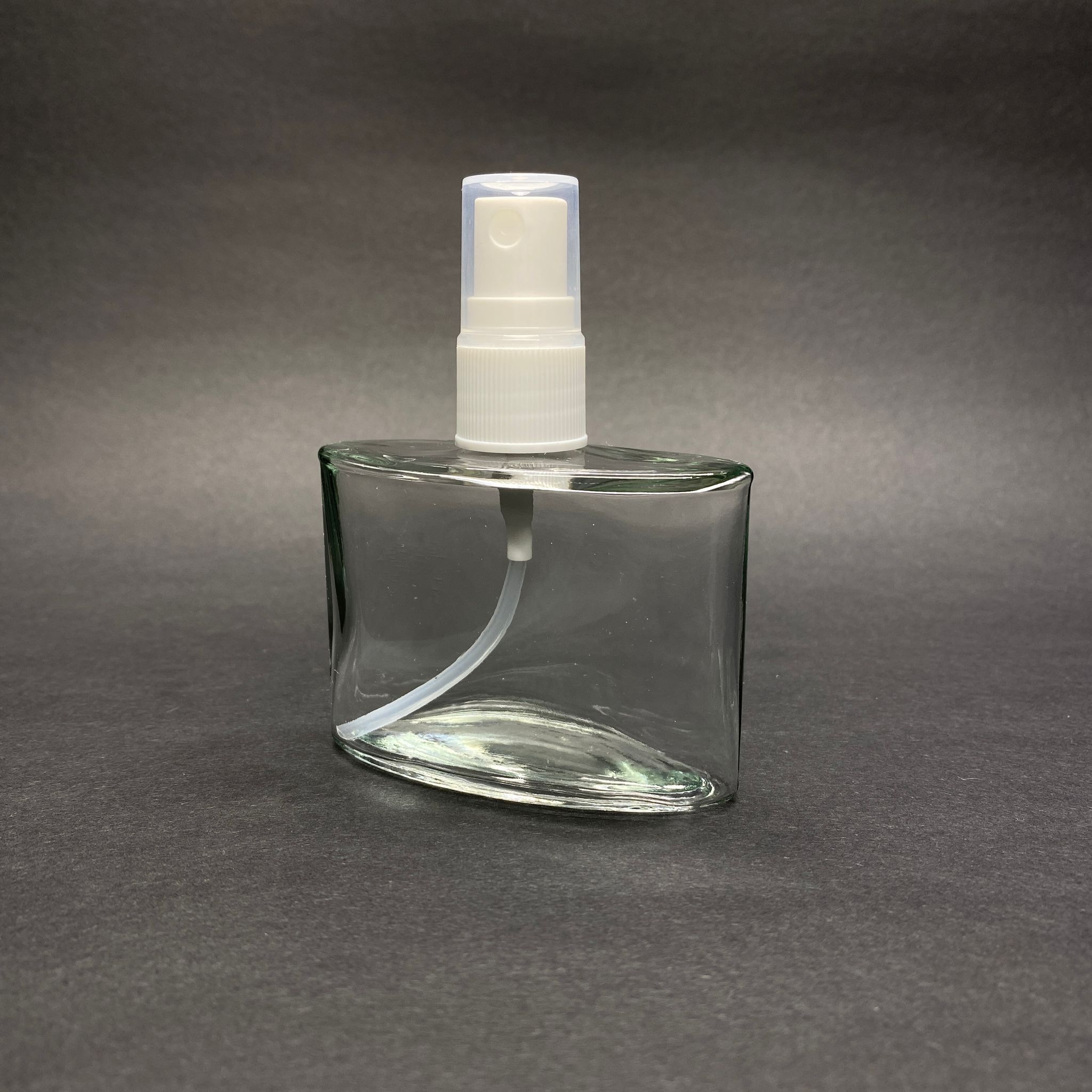 50 Cc Yassı Köşeli Cam Şişe + Beyaz Sprey Fısfıs - 50 Ml Hediyelik Cam Kolonya Şişesi - Düğün, Nişan, Söz, Kına, Cenaze, Promosyon İçin Hediyelik Kolonya Şişeleri