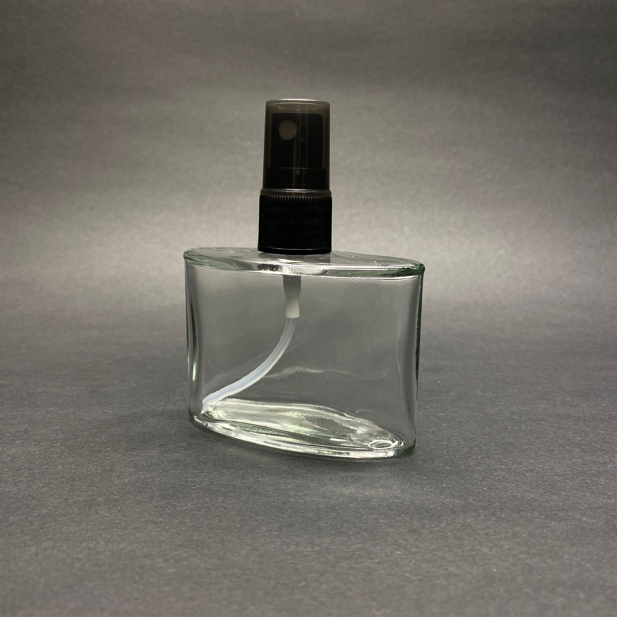 50 Cc Yassı Köşeli Cam Şişe + Siyah Sprey Fısfıs - 50 Ml Hediyelik Cam Kolonya Şişesi - Düğün, Nişan, Söz, Kına, Cenaze, Promosyon İçin Hediyelik Kolonya Şişeleri